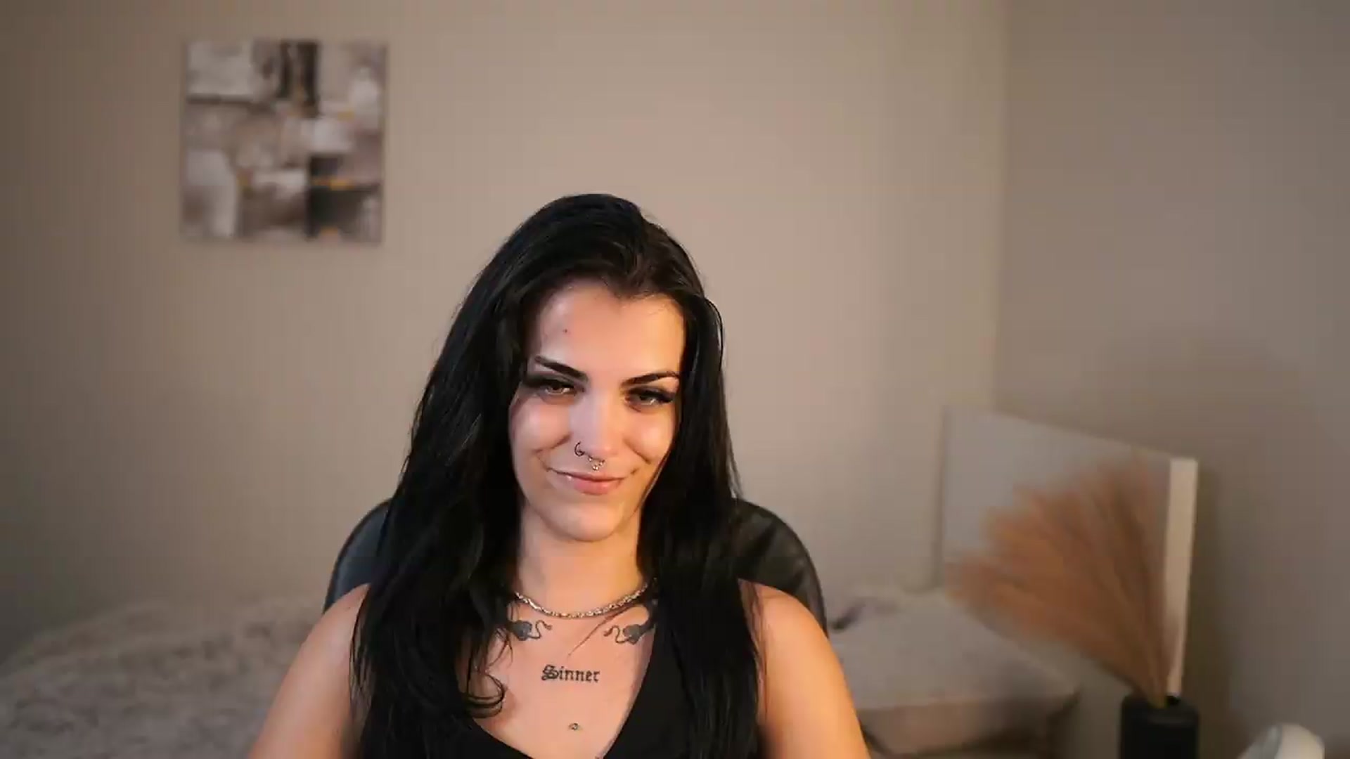 Gallery image thumbnail from Pauline_2005's myfreecams stream on, 06/14/2026, 17:08 image 3 of 20
