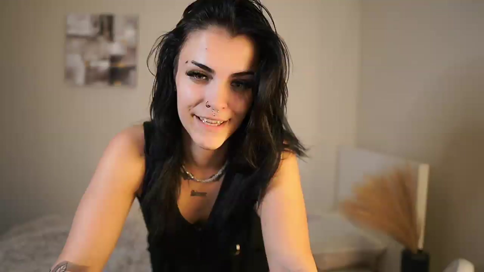 Gallery image thumbnail from Pauline_2005's myfreecams stream on, 06/14/2026, 17:08 image 15 of 20