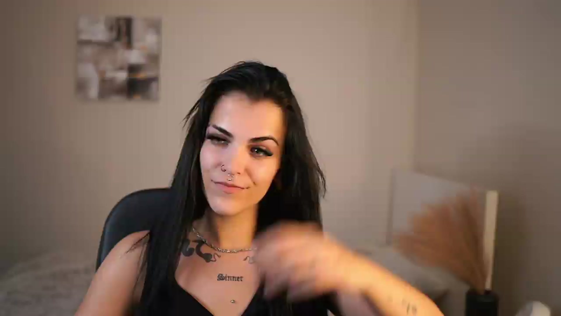 Gallery image thumbnail from Pauline_2005's myfreecams stream on, 06/14/2026, 17:08 image 13 of 20
