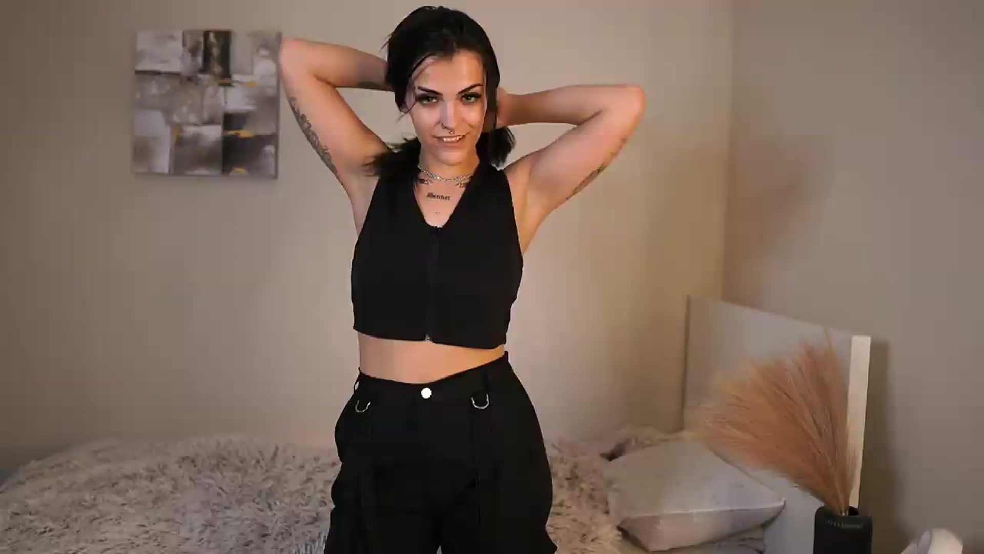 Gallery image thumbnail from Pauline_2005's myfreecams stream on, 06/14/2026, 17:08 image 14 of 20