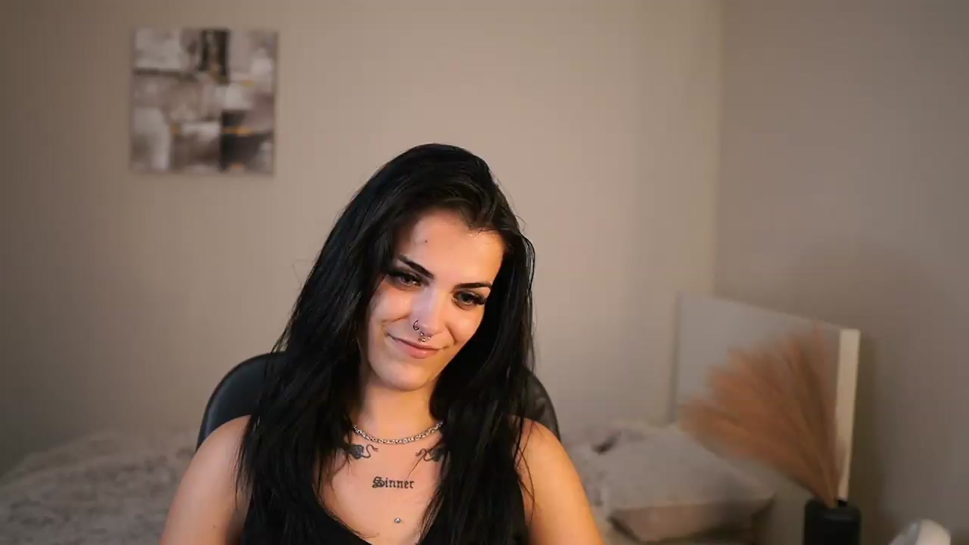 Gallery image thumbnail from Pauline_2005's myfreecams stream on, 06/14/2026, 17:08 image 4 of 20