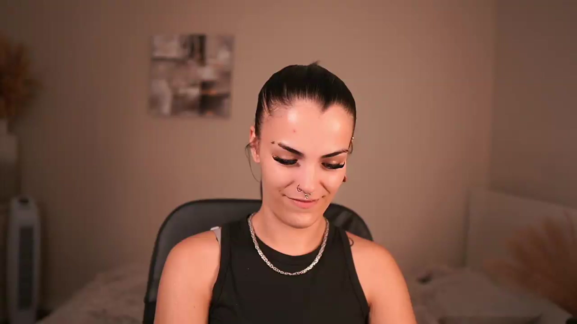 Gallery image thumbnail from Pauline_2005's myfreecams stream on, 06/16/2026, 14:05 image 16 of 20