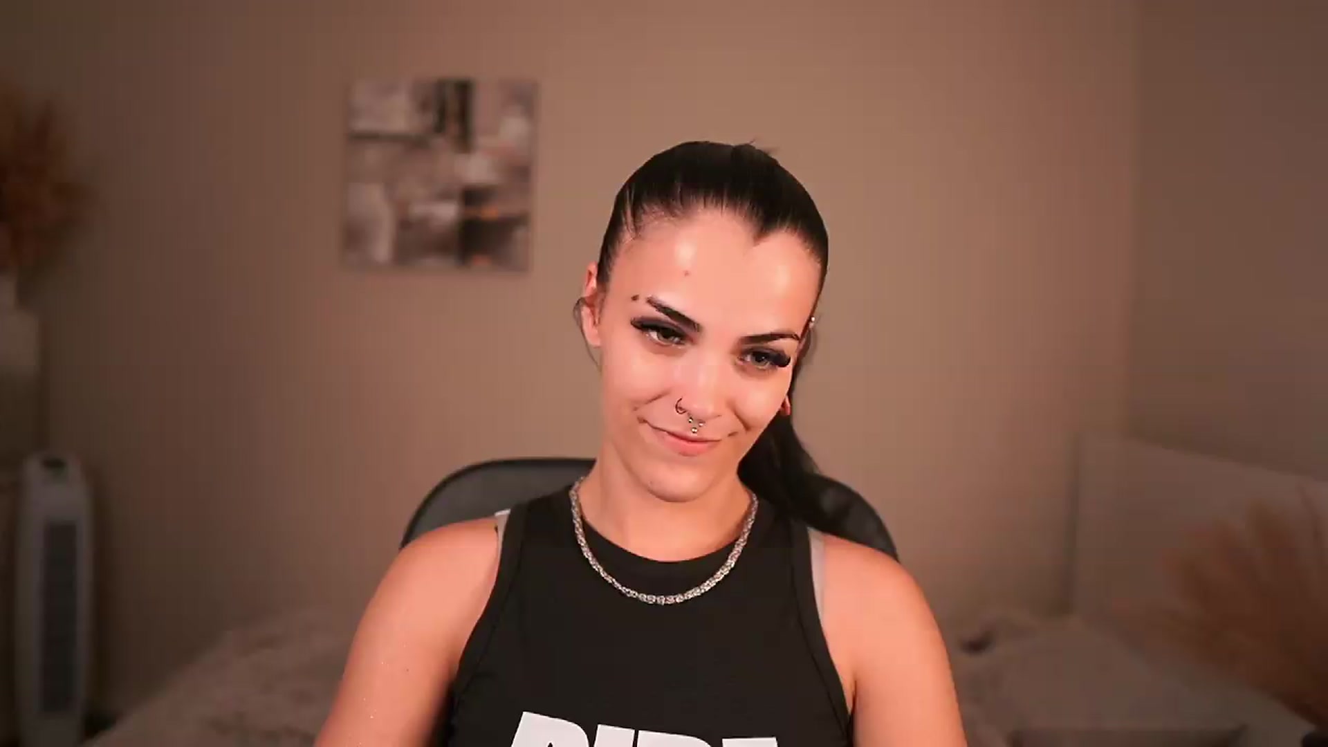 Gallery image thumbnail from Pauline_2005's myfreecams stream on, 06/16/2026, 14:05 image 7 of 20
