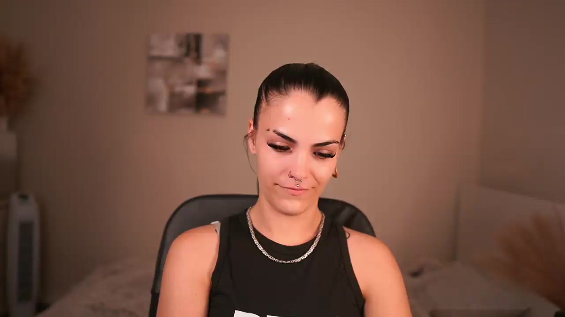 Gallery image thumbnail from Pauline_2005's myfreecams stream on, 06/16/2026, 14:05 image 14 of 20