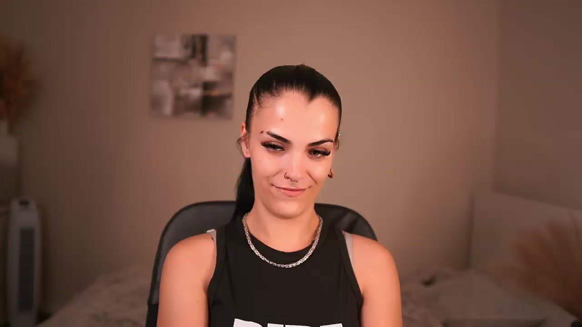 Gallery image thumbnail from Pauline_2005's myfreecams stream on, 06/16/2026, 14:05 image 11 of 20