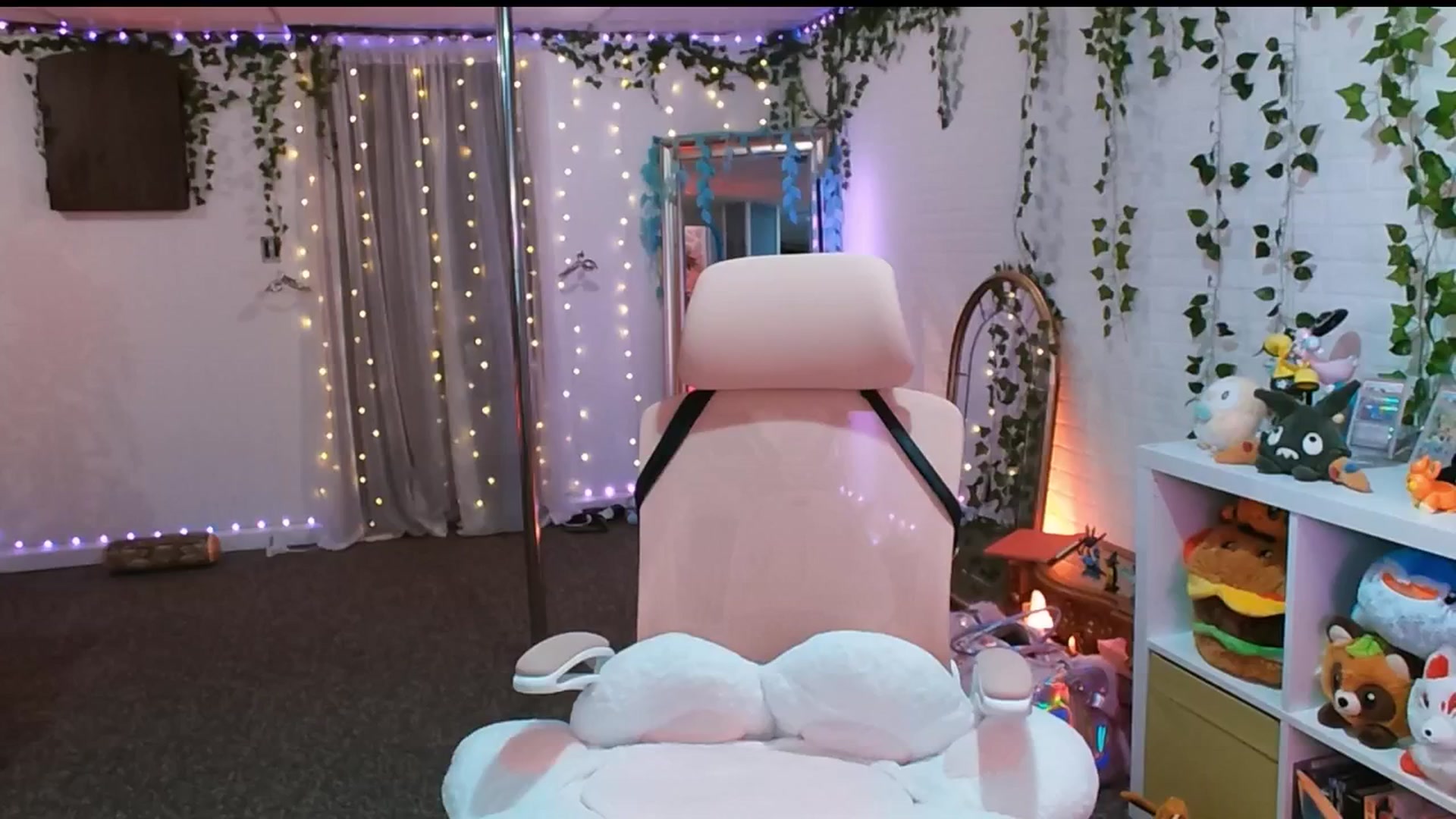 Gallery image thumbnail from Pawmira's myfreecams stream on, 11/17/2025, 16:34 image 6 of 20