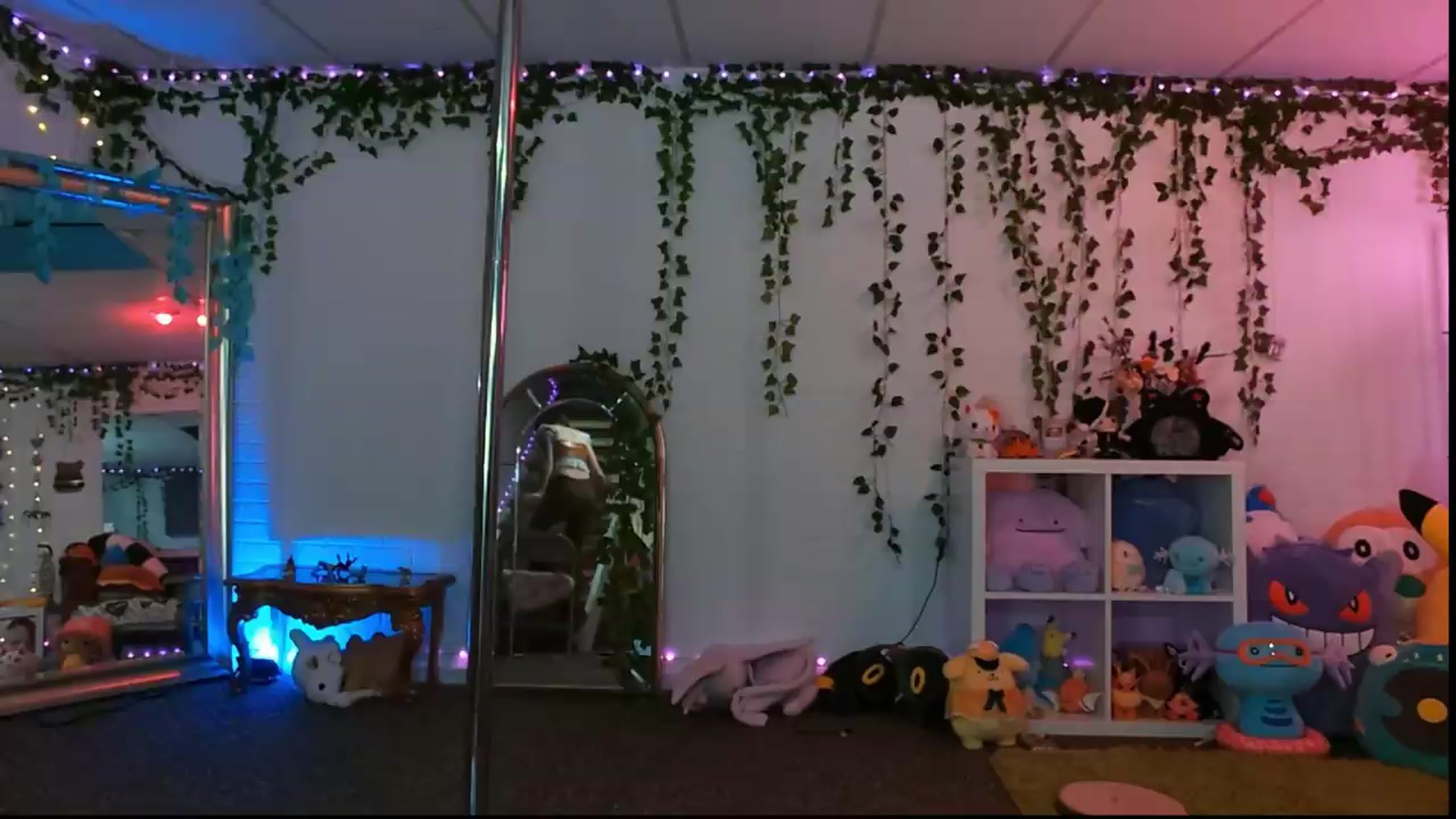 Gallery image thumbnail from Pawmira's myfreecams stream on, 07/08/2026, 20:08 image 10 of 20
