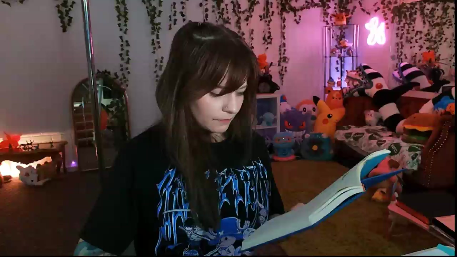Gallery image thumbnail from Pawmira's myfreecams stream on, 07/10/2026, 20:17 image 3 of 20