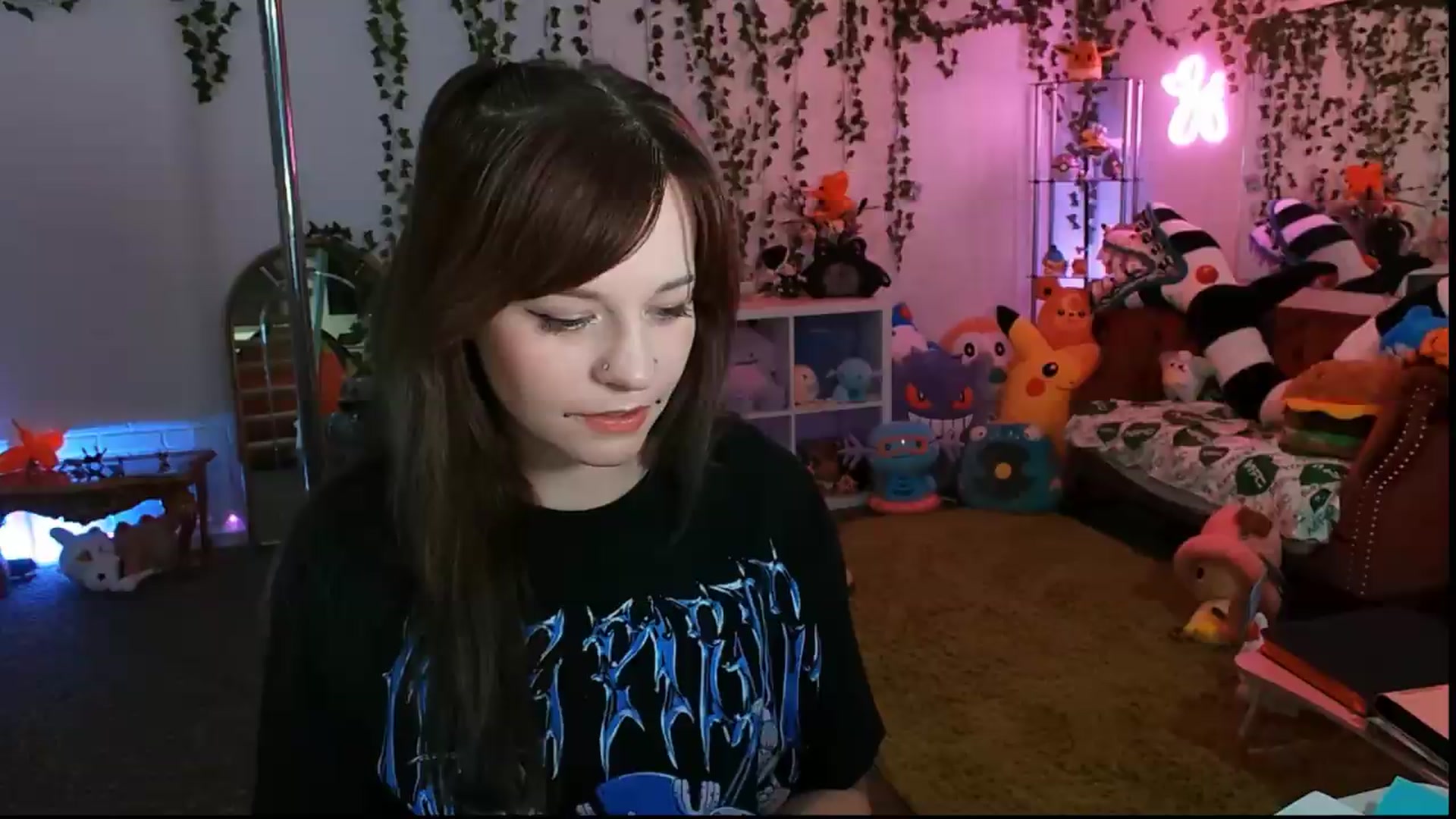 Gallery image thumbnail from Pawmira's myfreecams stream on, 07/10/2026, 20:17 image 1 of 20
