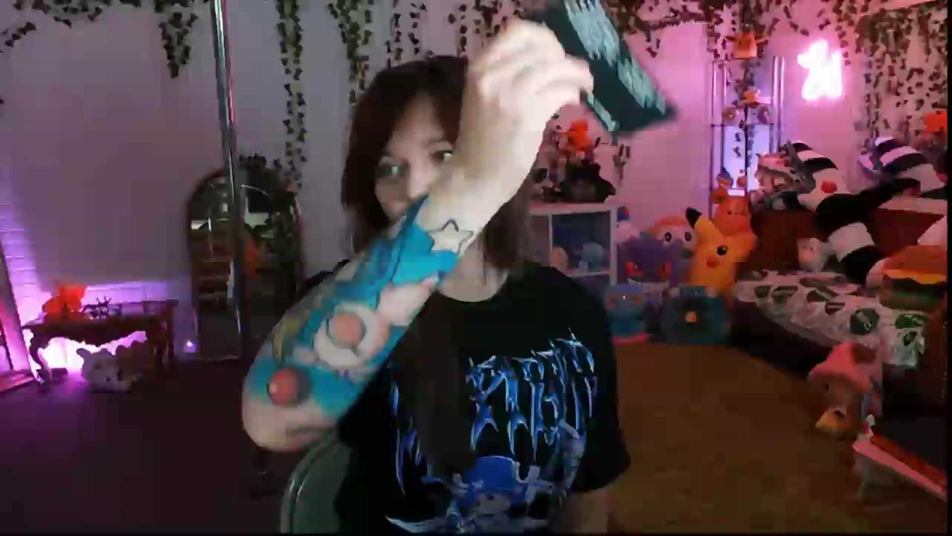 Gallery image thumbnail from Pawmira's myfreecams stream on, 07/10/2026, 20:17 image 18 of 20