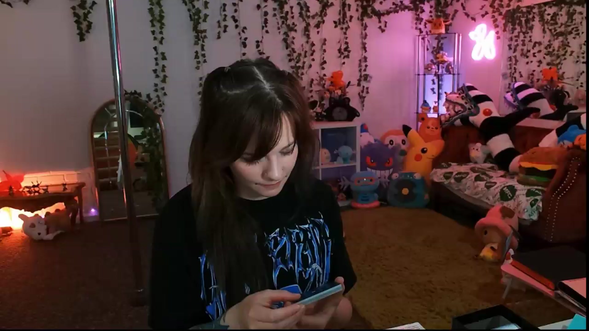 Gallery image thumbnail from Pawmira's myfreecams stream on, 07/10/2026, 20:17 image 10 of 20