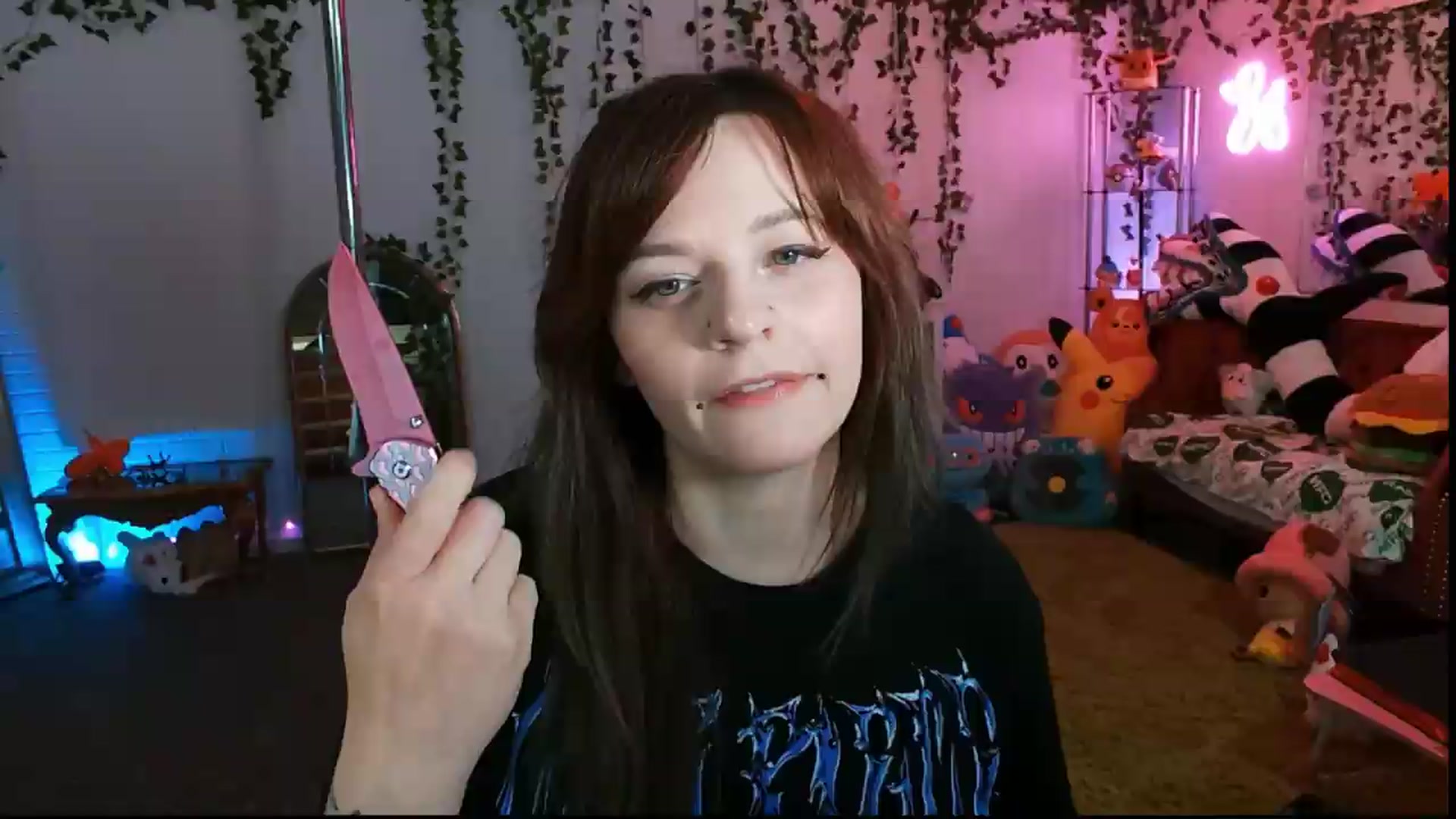 Gallery image thumbnail from Pawmira's myfreecams stream on, 07/10/2026, 20:17 image 19 of 20