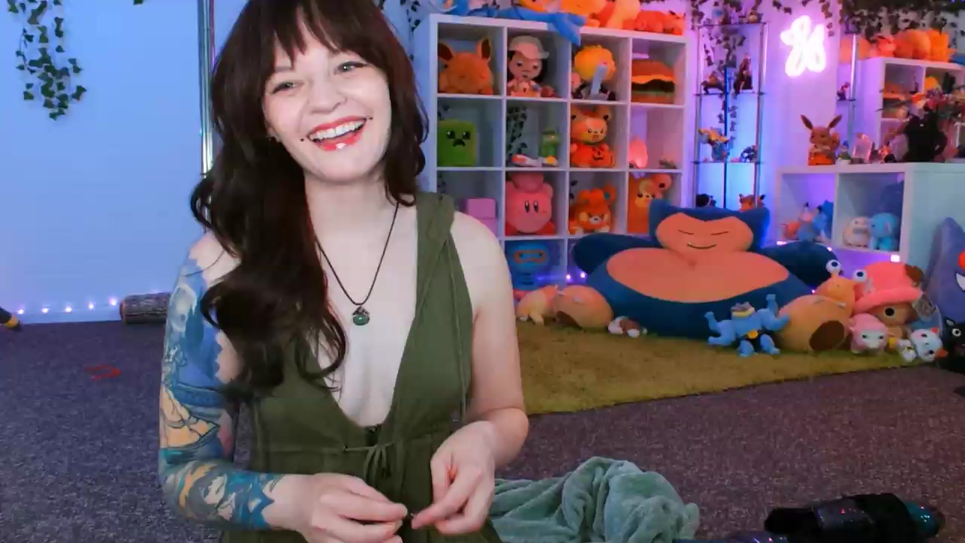 Gallery image thumbnail from Pawmira's myfreecams stream on, 08/13/2026, 01:42 image 16 of 20