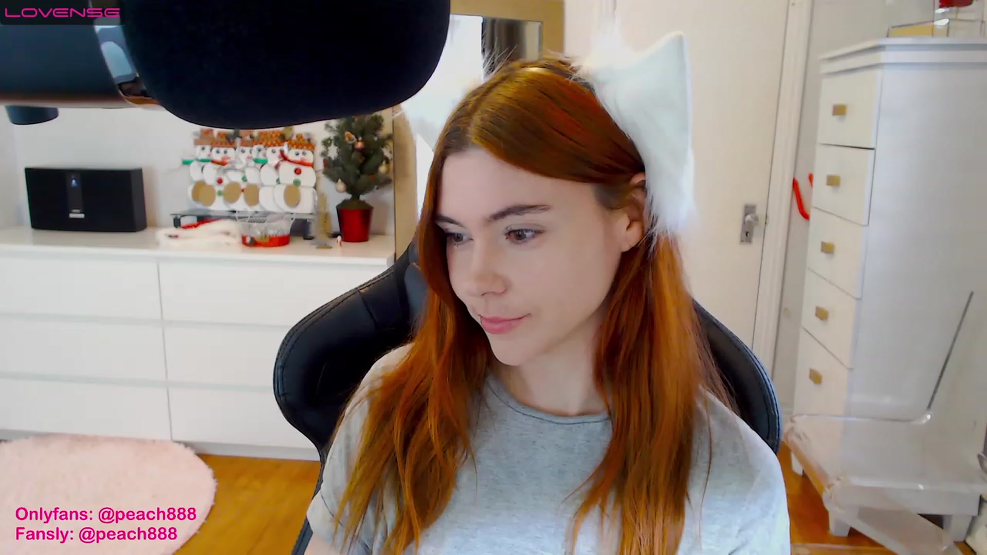 Gallery image thumbnail from Peach888's myfreecams stream on, 12/04/2022, 18:42 image 5 of 20