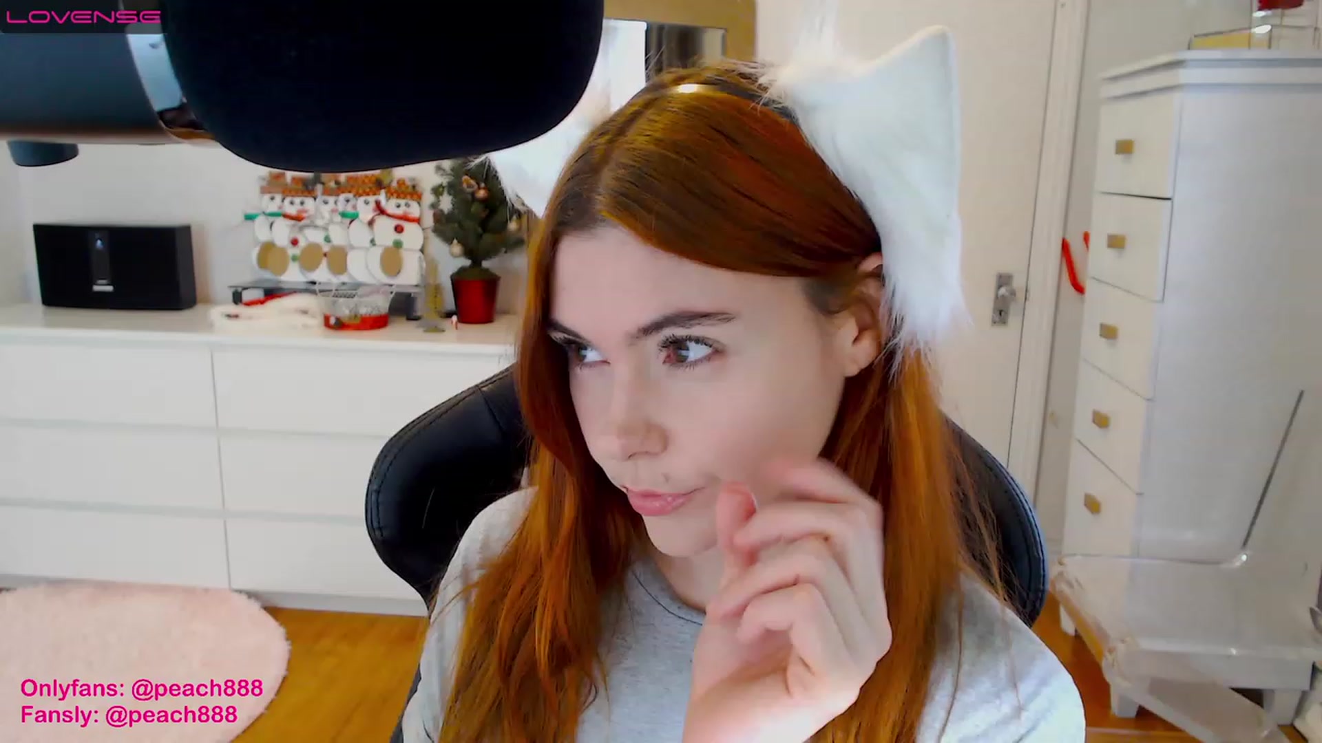 Gallery image thumbnail from Peach888's myfreecams stream on, 12/04/2022, 18:42 image 6 of 20