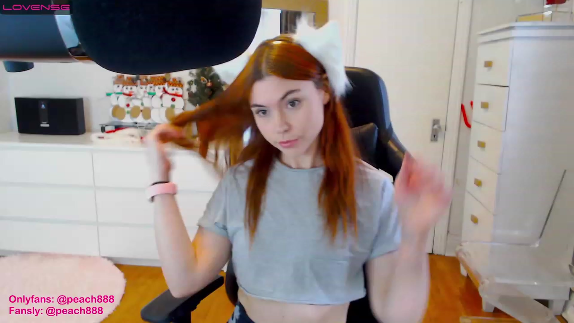 Gallery image thumbnail from Peach888's myfreecams stream on, 12/04/2022, 18:42 image 7 of 20