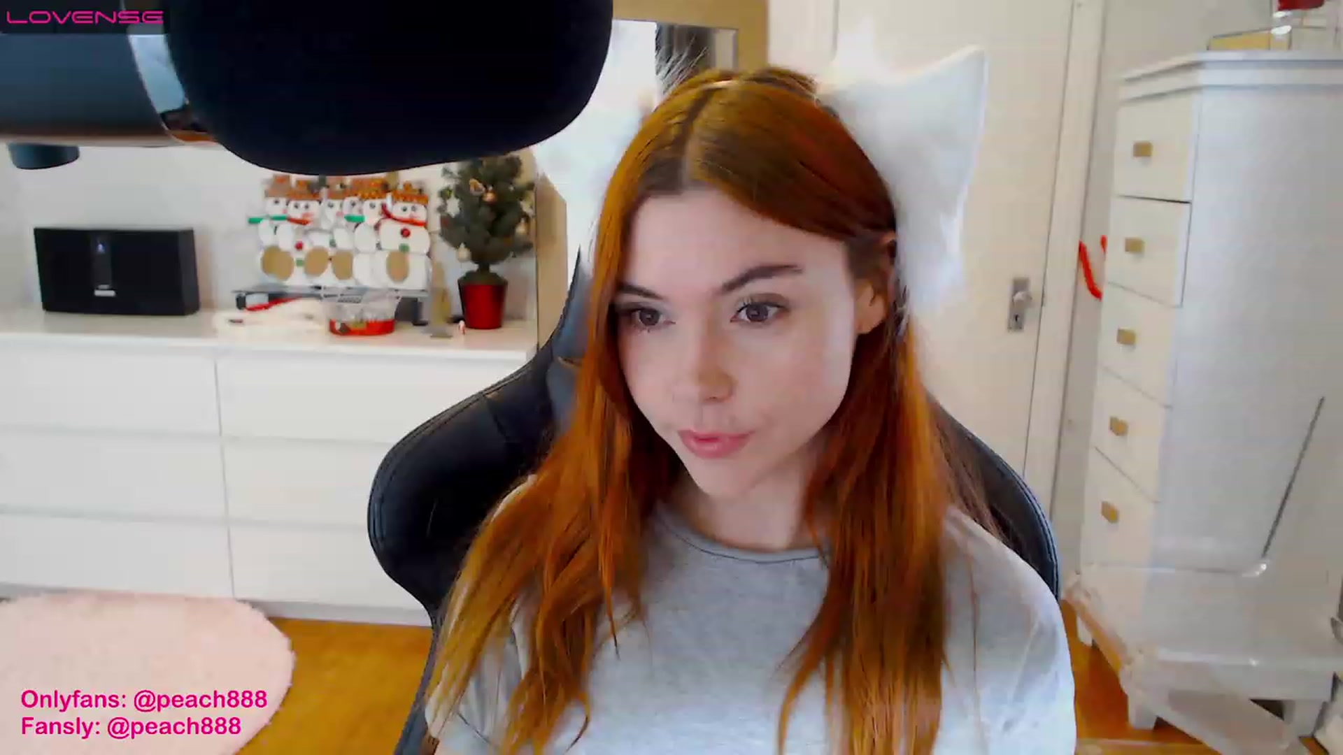 Gallery image thumbnail from Peach888's myfreecams stream on, 12/04/2022, 18:42 image 4 of 20