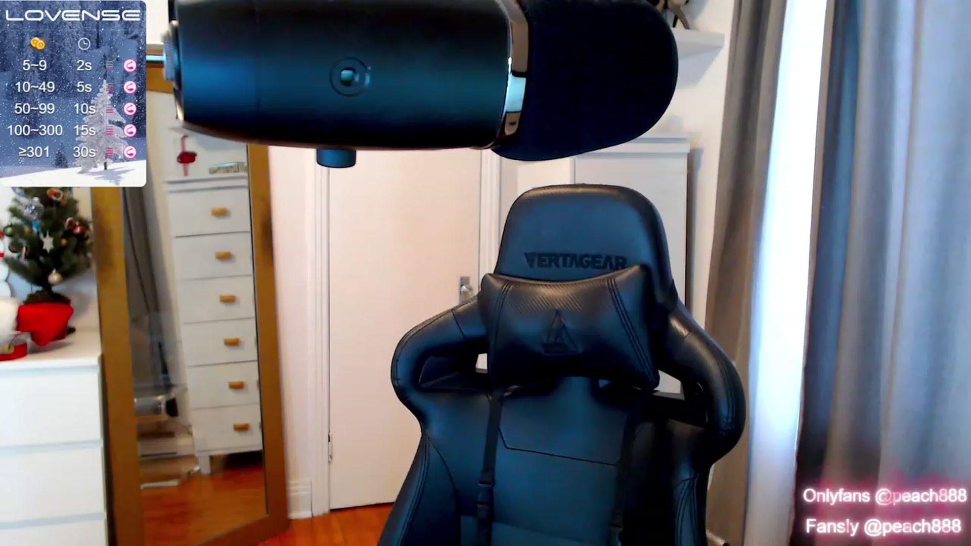Gallery image thumbnail from Peach888's myfreecams stream on, 12/16/2022, 16:20 image 3 of 20