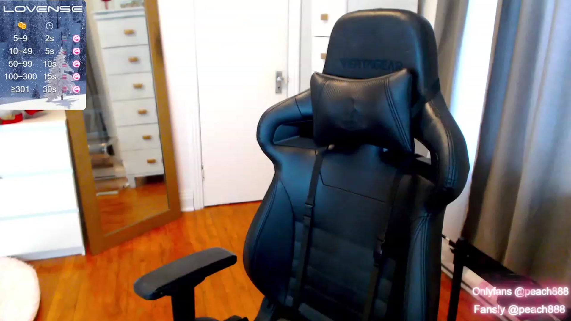 Gallery image thumbnail from Peach888's myfreecams stream on, 12/16/2022, 16:20 image 4 of 20
