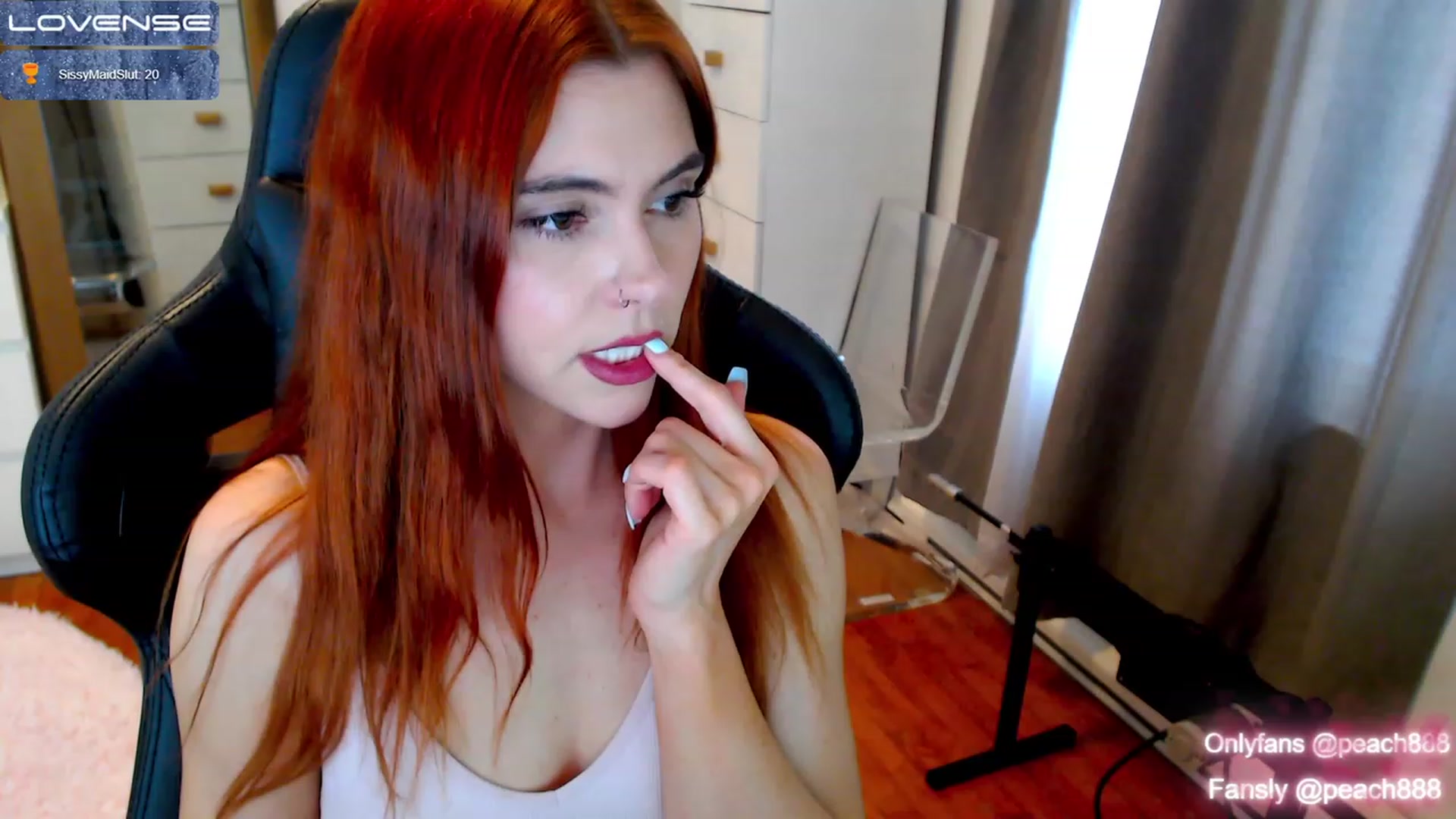 Gallery image thumbnail from Peach888's myfreecams stream on, 12/16/2022, 18:26 image 15 of 20
