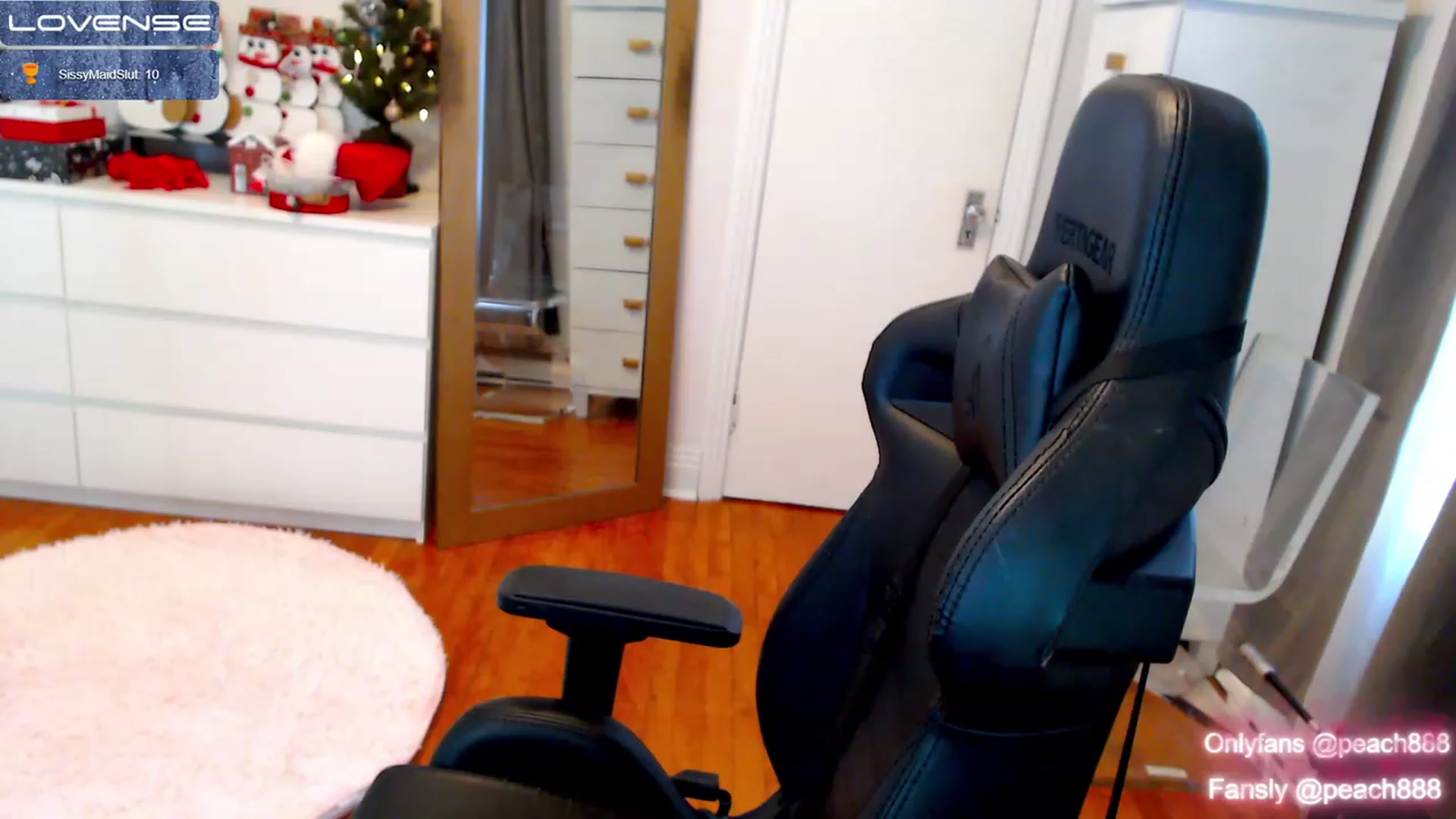 Gallery image thumbnail from Peach888's myfreecams stream on, 12/16/2022, 18:26 image 12 of 20