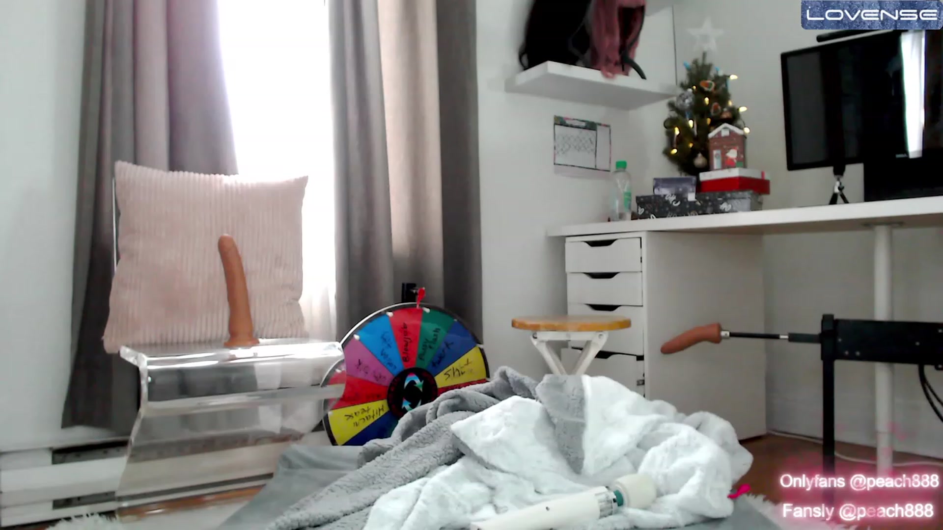 Gallery image thumbnail from Peach888's myfreecams stream on, 12/22/2022, 14:45 image 17 of 20