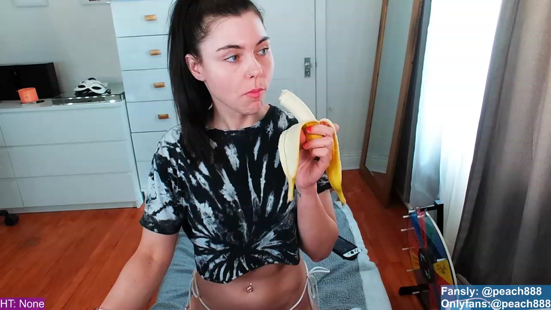 Gallery image thumbnail from Peach888's myfreecams stream on, 03/09/2023, 16:56 image 15 of 20