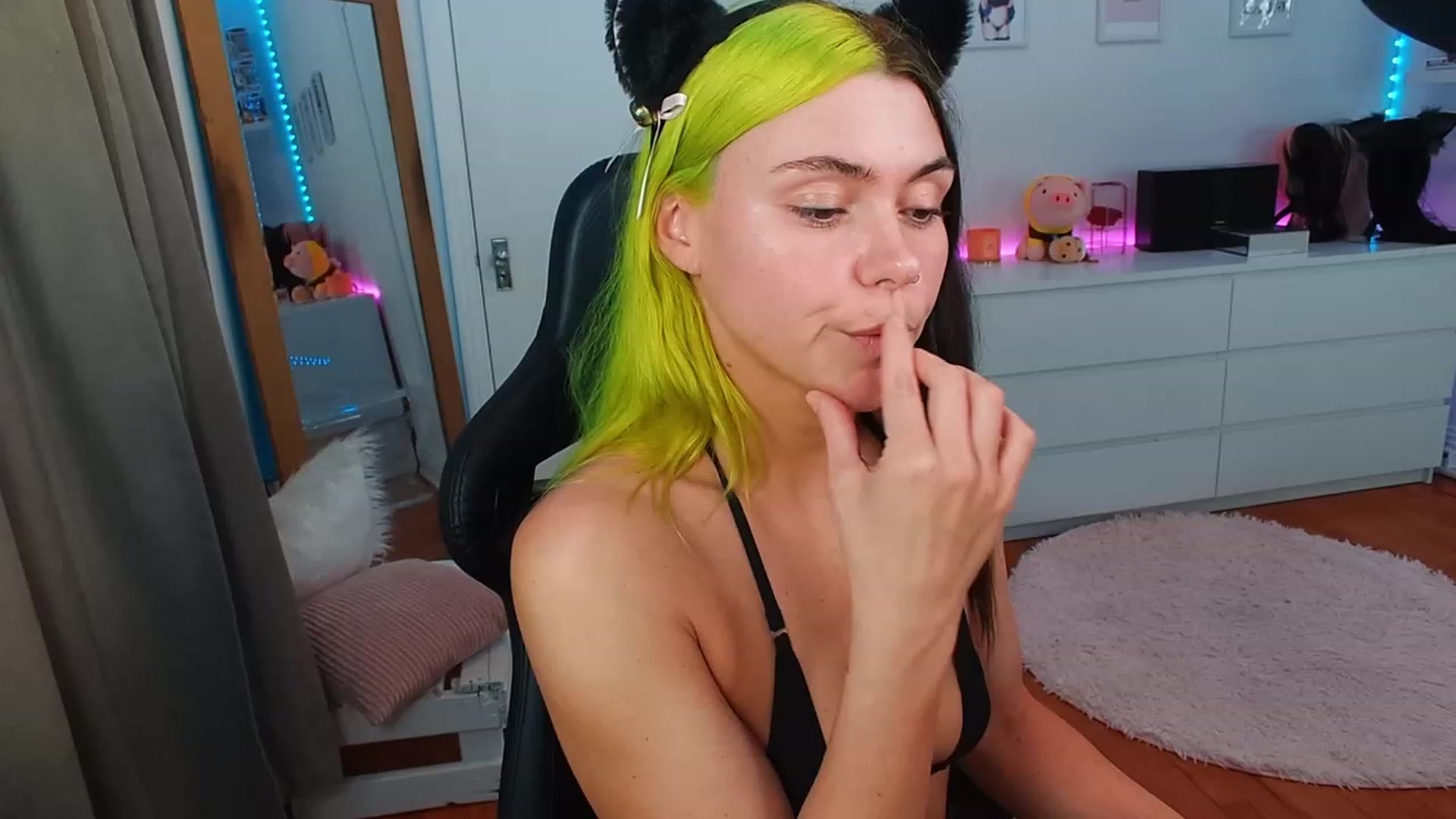 Gallery image thumbnail from Peach888's myfreecams stream on, 06/07/2023, 16:48 image 13 of 20