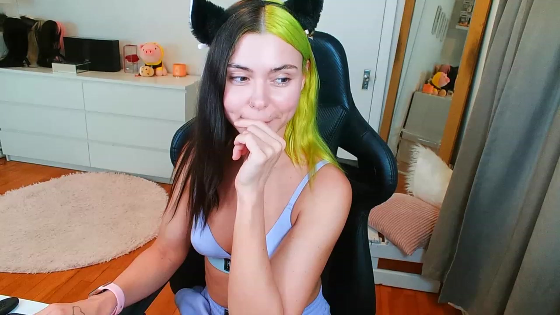 Gallery image thumbnail from Peach888's myfreecams stream on, 06/07/2023, 19:46 image 13 of 20