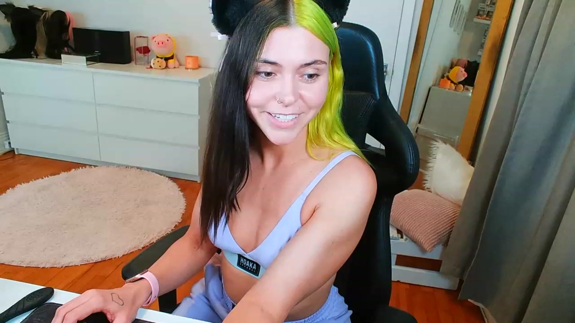 Gallery image thumbnail from Peach888's myfreecams stream on, 06/07/2023, 19:46 image 17 of 20