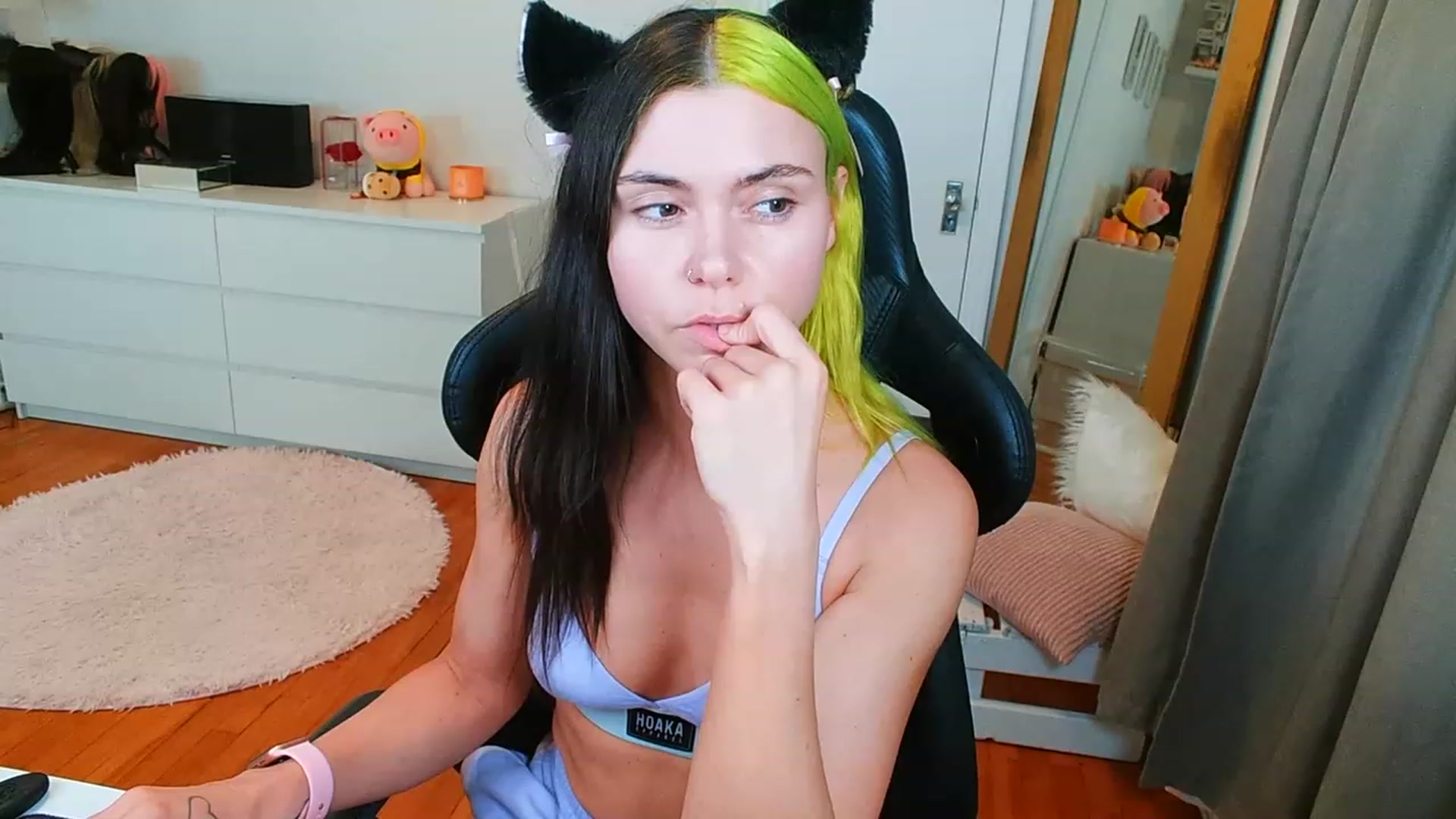 Gallery image thumbnail from Peach888's myfreecams stream on, 06/07/2023, 19:46 image 2 of 20
