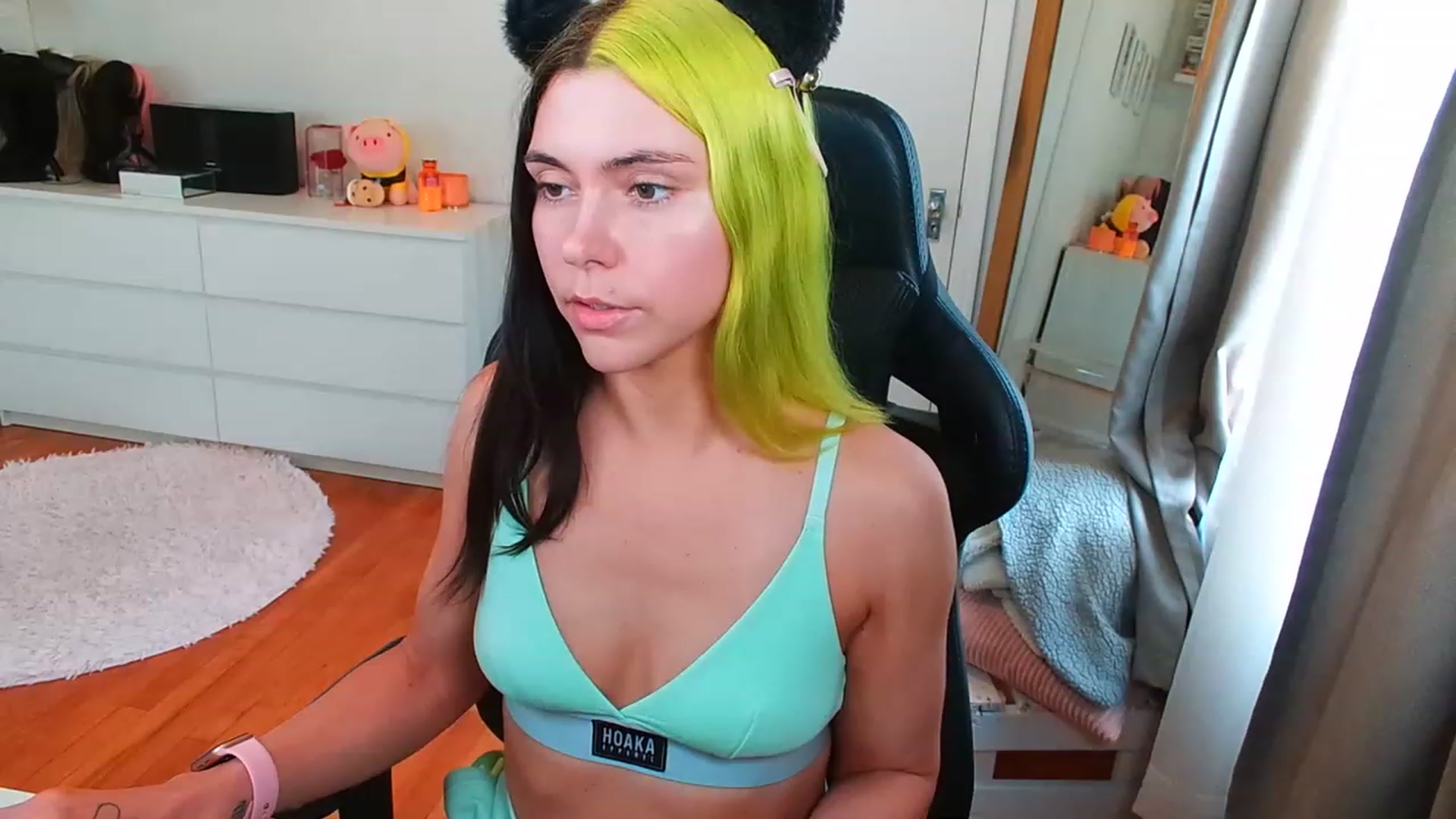 Gallery image thumbnail from Peach888's myfreecams stream on, 06/08/2023, 15:04 image 6 of 20