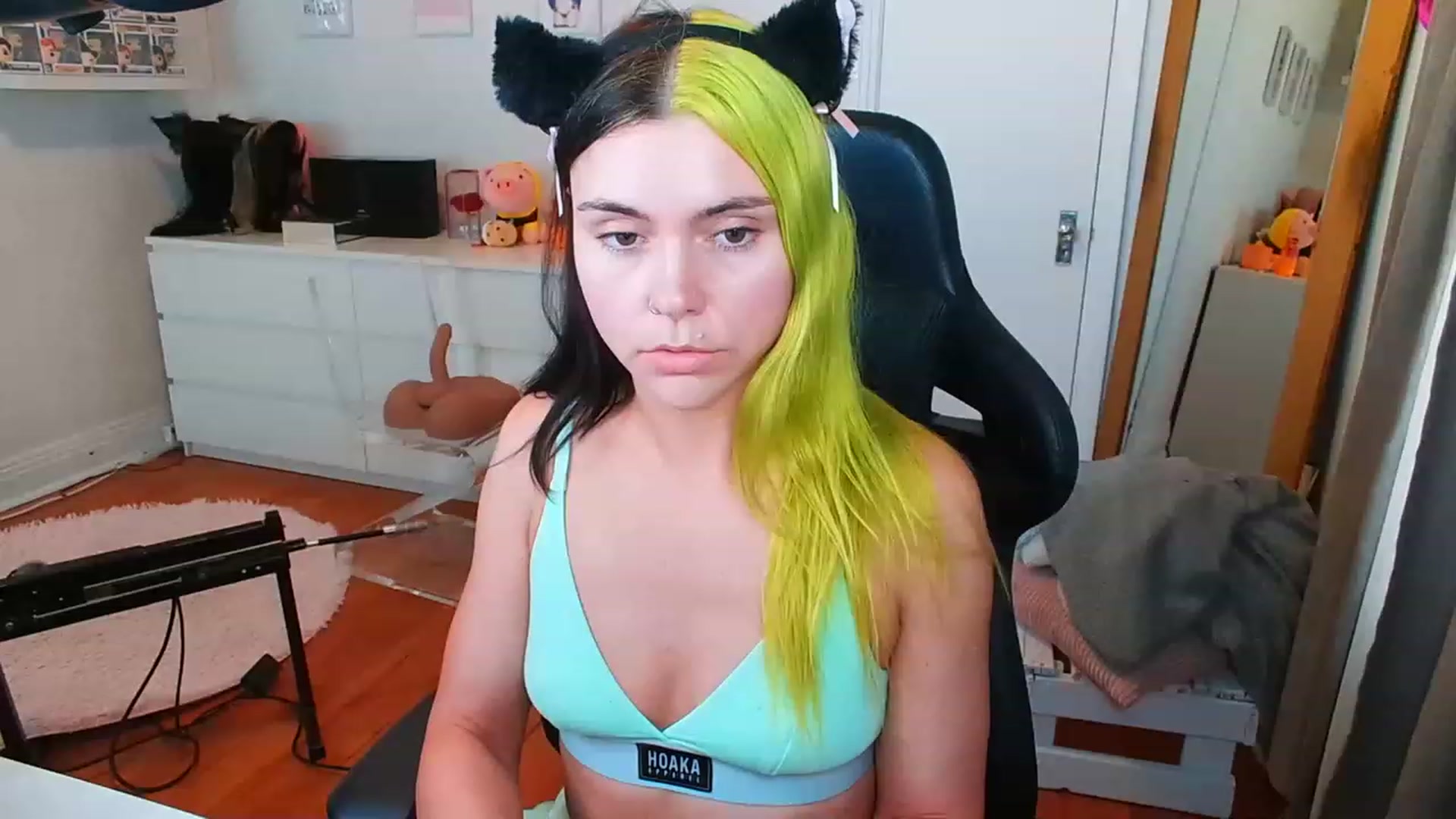 Gallery image thumbnail from Peach888's myfreecams stream on, 06/08/2023, 18:40 image 3 of 20