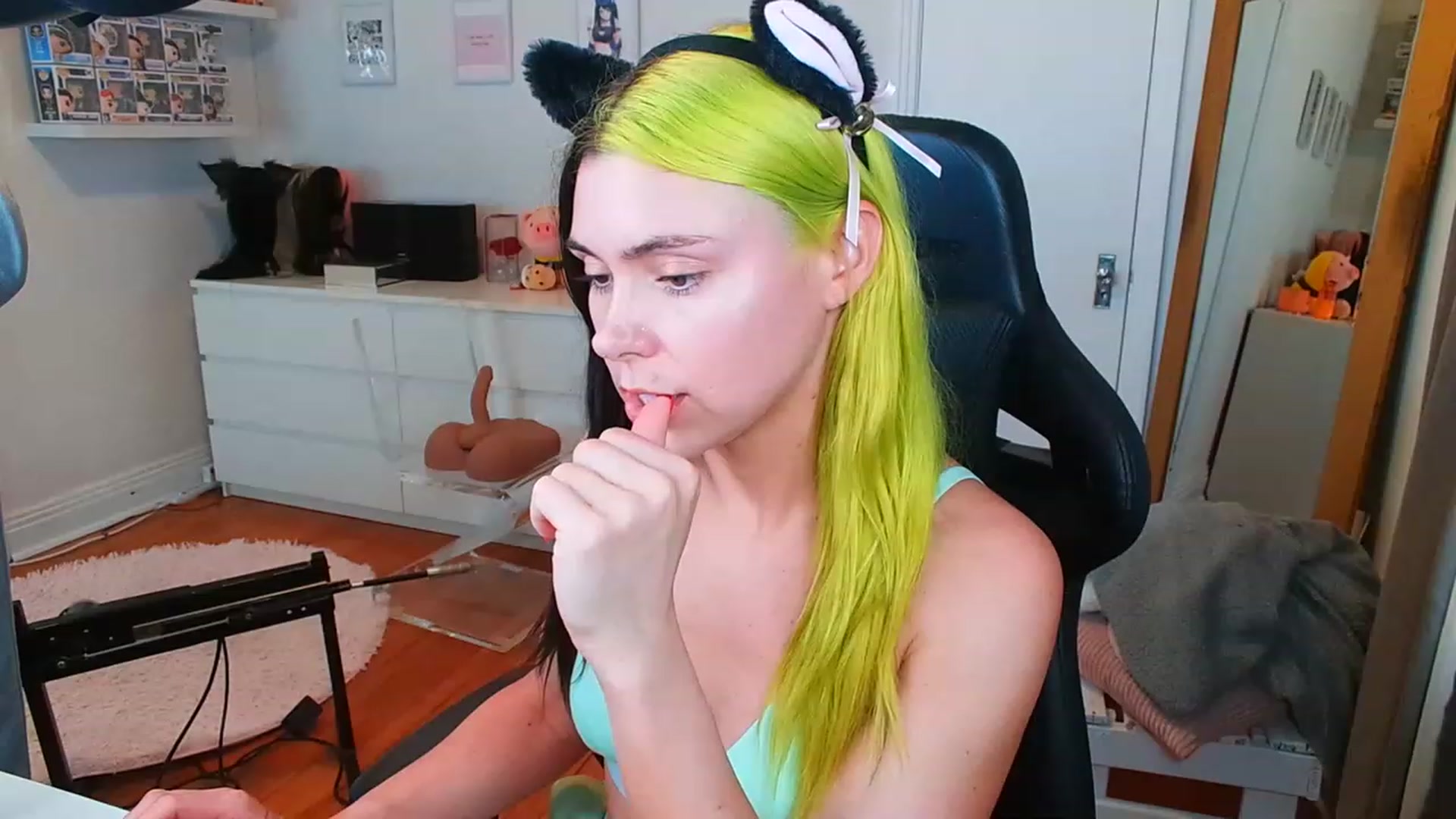 Gallery image thumbnail from Peach888's myfreecams stream on, 06/08/2023, 18:40 image 16 of 20