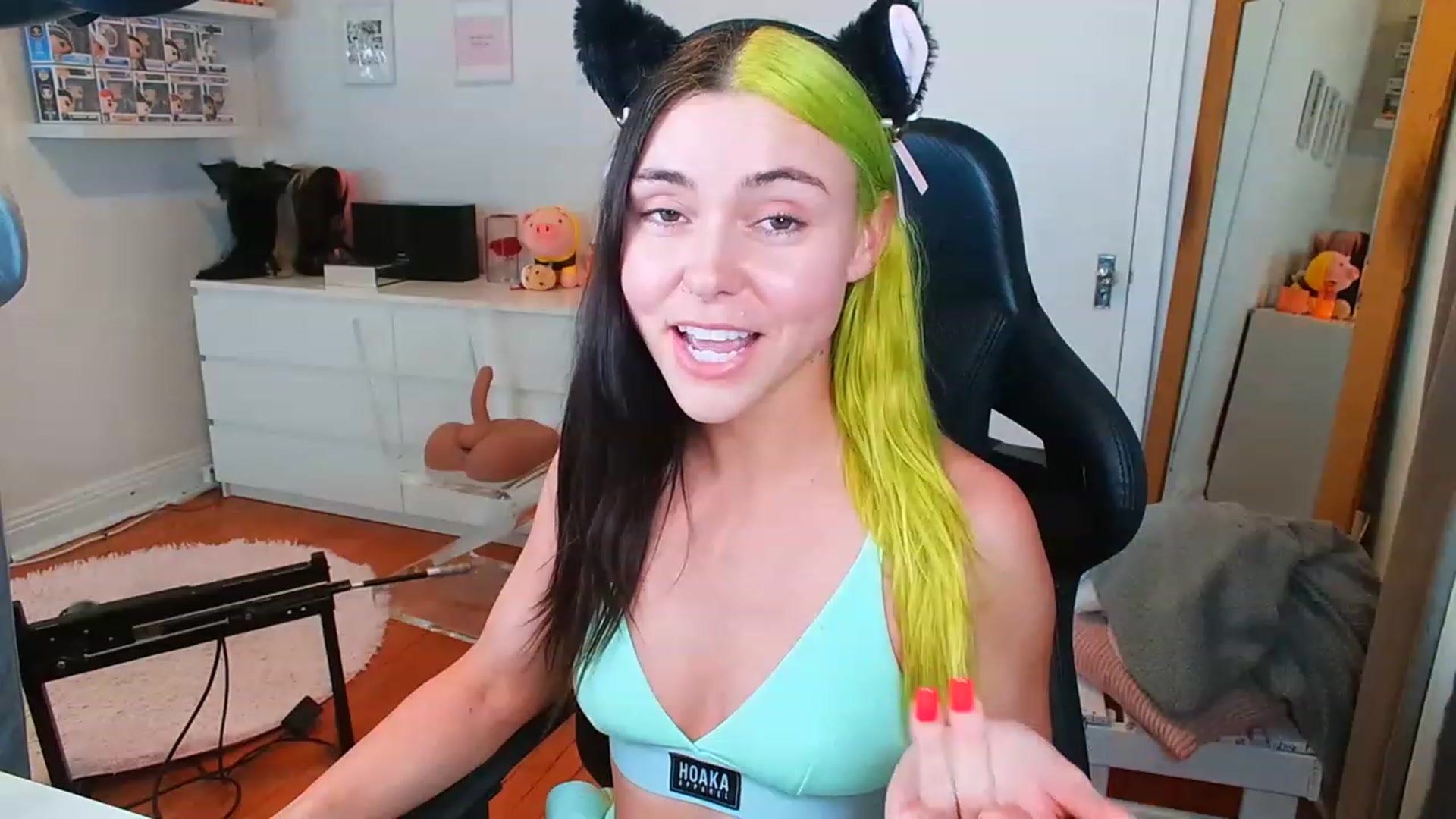 Gallery image thumbnail from Peach888's myfreecams stream on, 06/08/2023, 18:40 image 15 of 20
