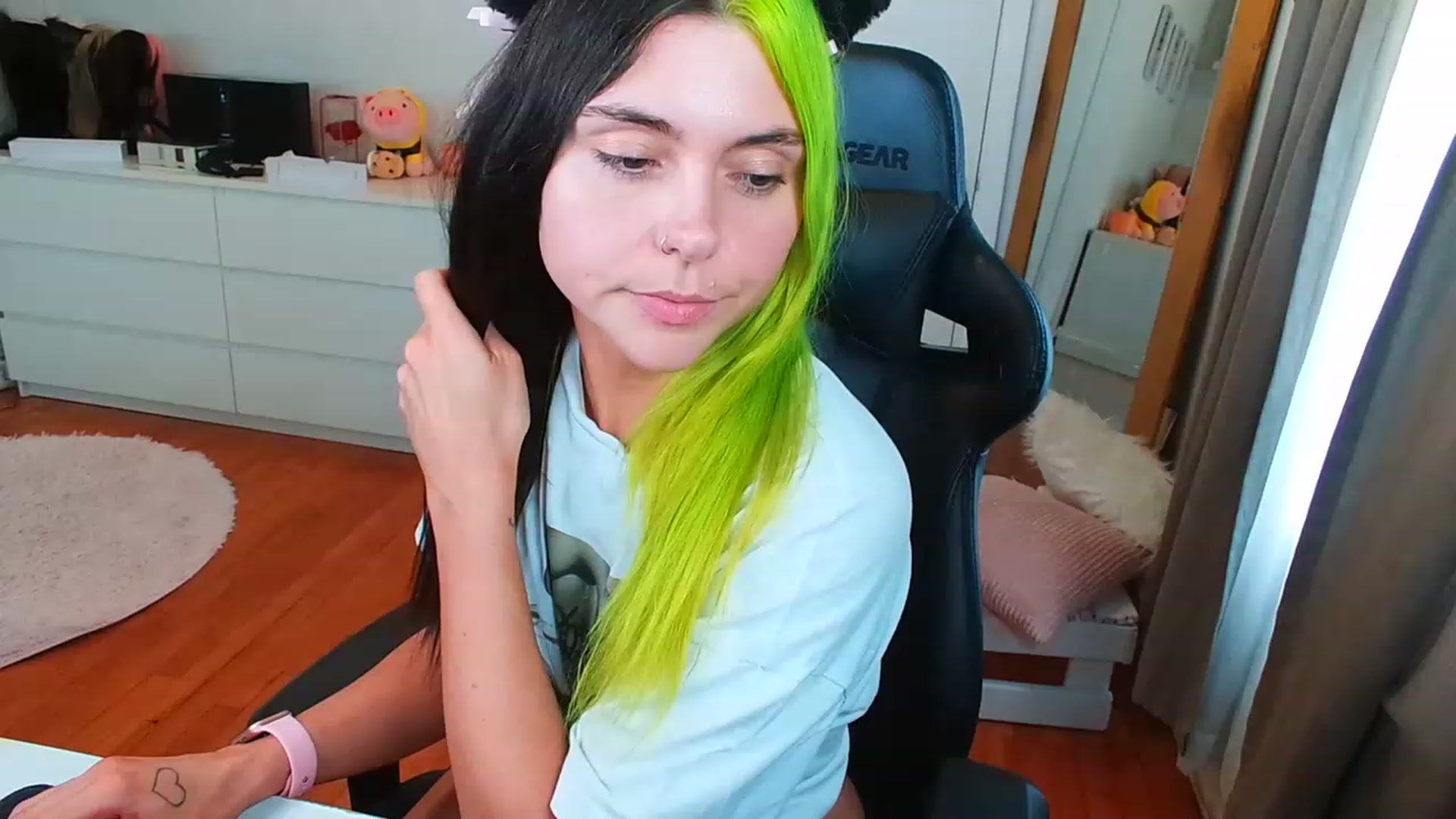 Gallery image thumbnail from Peach888's myfreecams stream on, 06/09/2023, 18:31 image 3 of 20