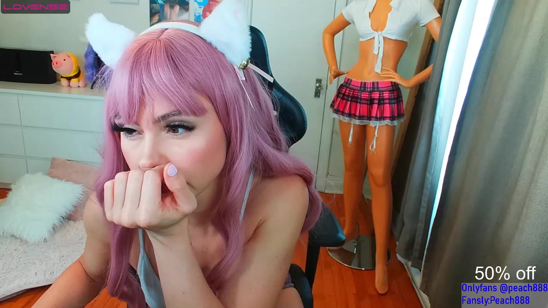 Gallery image thumbnail from Peach888's myfreecams stream on, 07/17/2023, 18:50 image 5 of 20