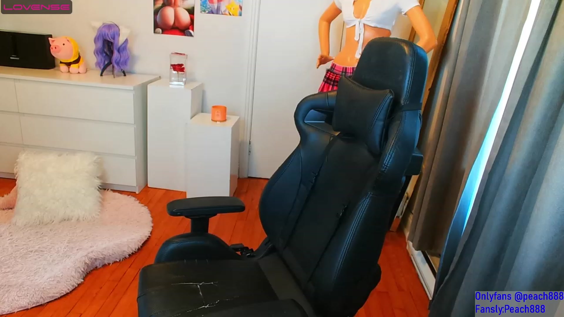Gallery image thumbnail from Peach888's myfreecams stream on, 07/18/2023, 21:11 image 17 of 20