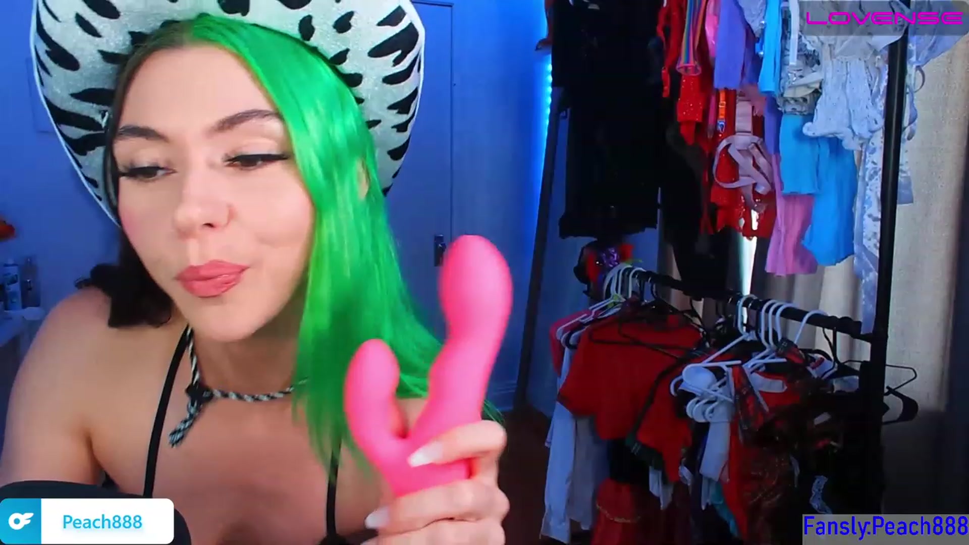 Gallery image thumbnail from Peach888's myfreecams stream on, 08/08/2023, 17:34 image 3 of 20