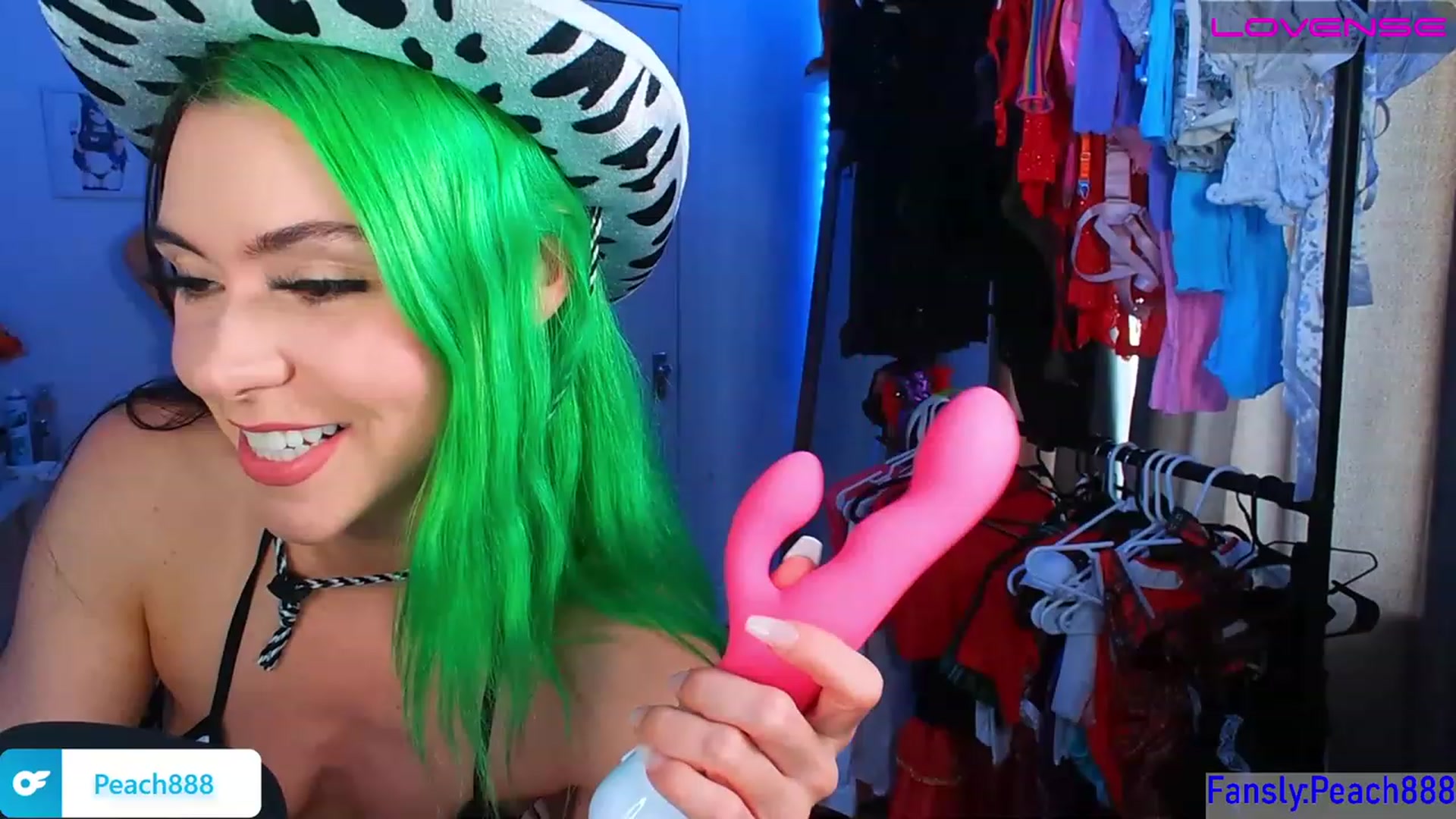 Gallery image thumbnail from Peach888's myfreecams stream on, 08/08/2023, 17:34 image 1 of 20