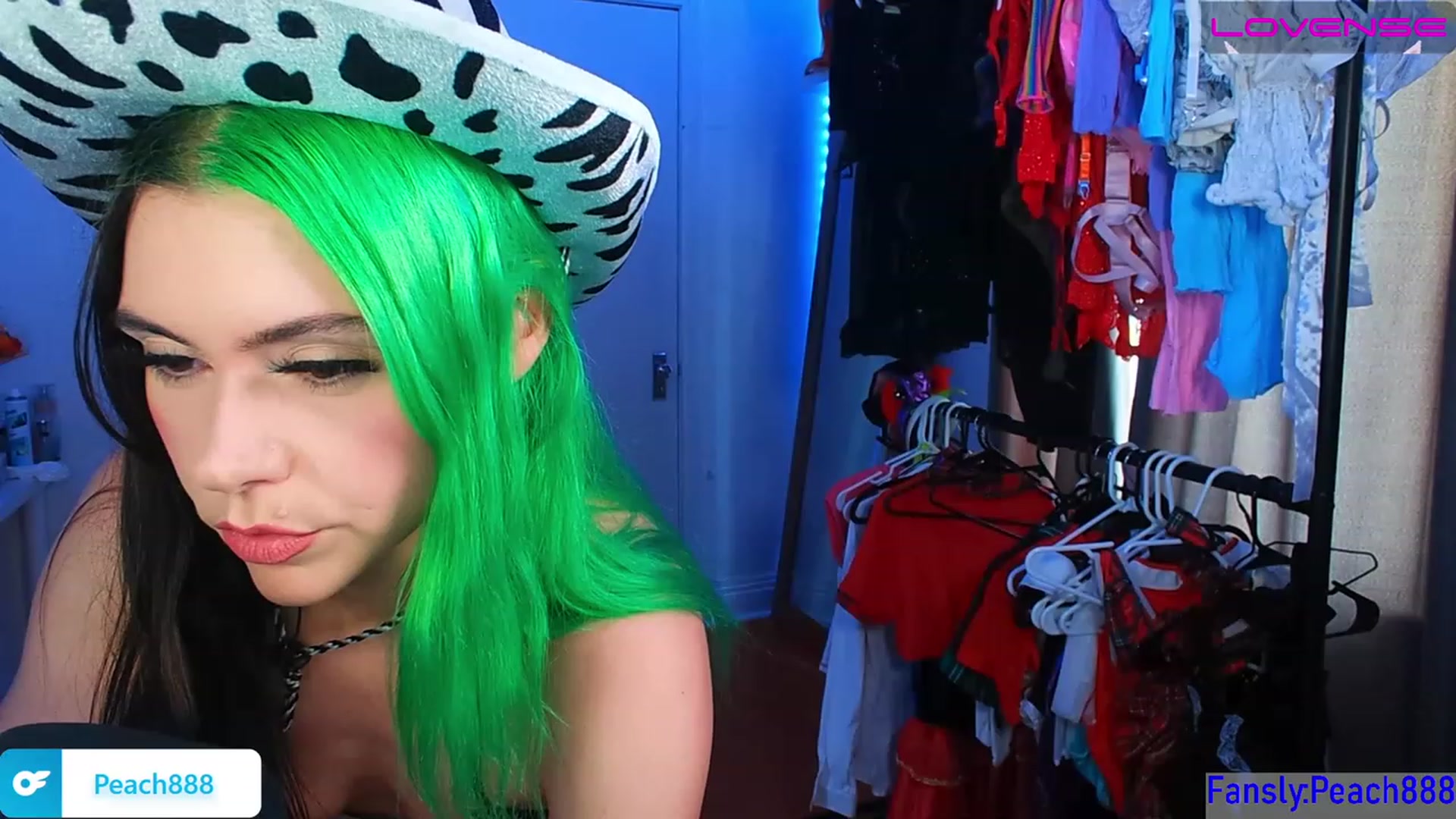 Gallery image thumbnail from Peach888's myfreecams stream on, 08/08/2023, 17:34 image 6 of 20