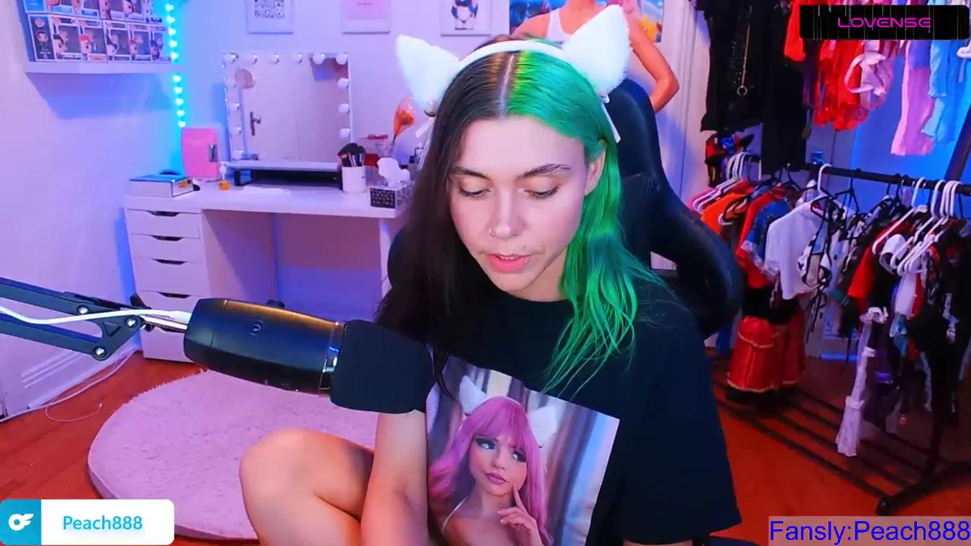 Gallery image thumbnail from Peach888's myfreecams stream on, 08/18/2023, 01:16 image 17 of 20