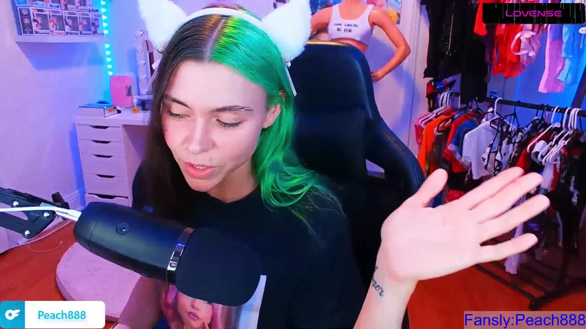 Gallery image thumbnail from Peach888's myfreecams stream on, 08/18/2023, 01:16 image 4 of 20