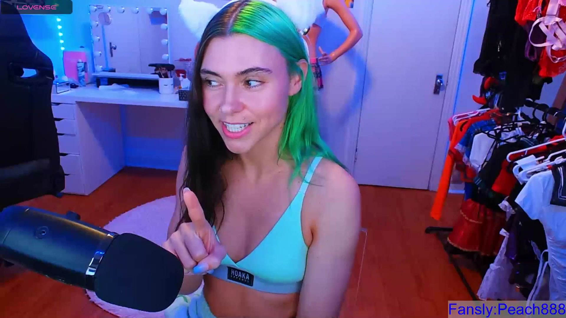 Gallery image thumbnail from Peach888's myfreecams stream on, 08/20/2023, 02:20 image 4 of 20