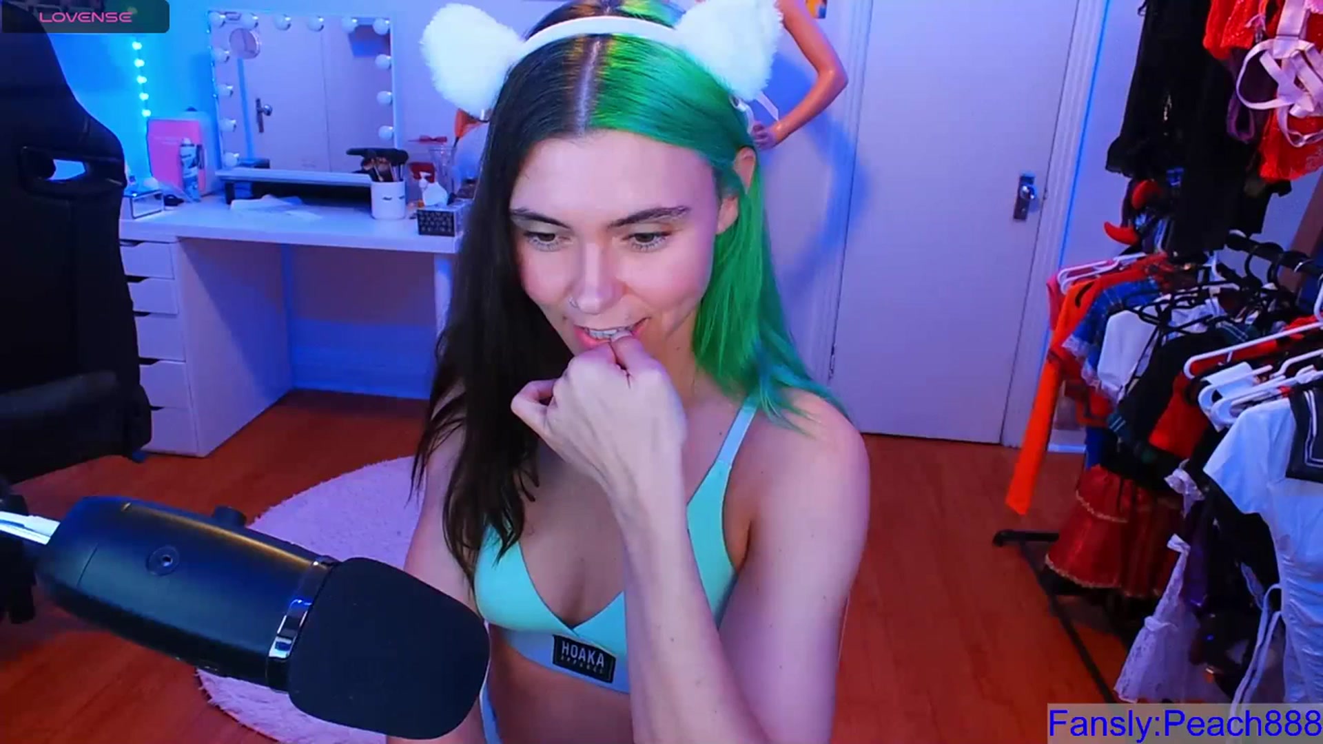Gallery image thumbnail from Peach888's myfreecams stream on, 08/20/2023, 02:20 image 16 of 20