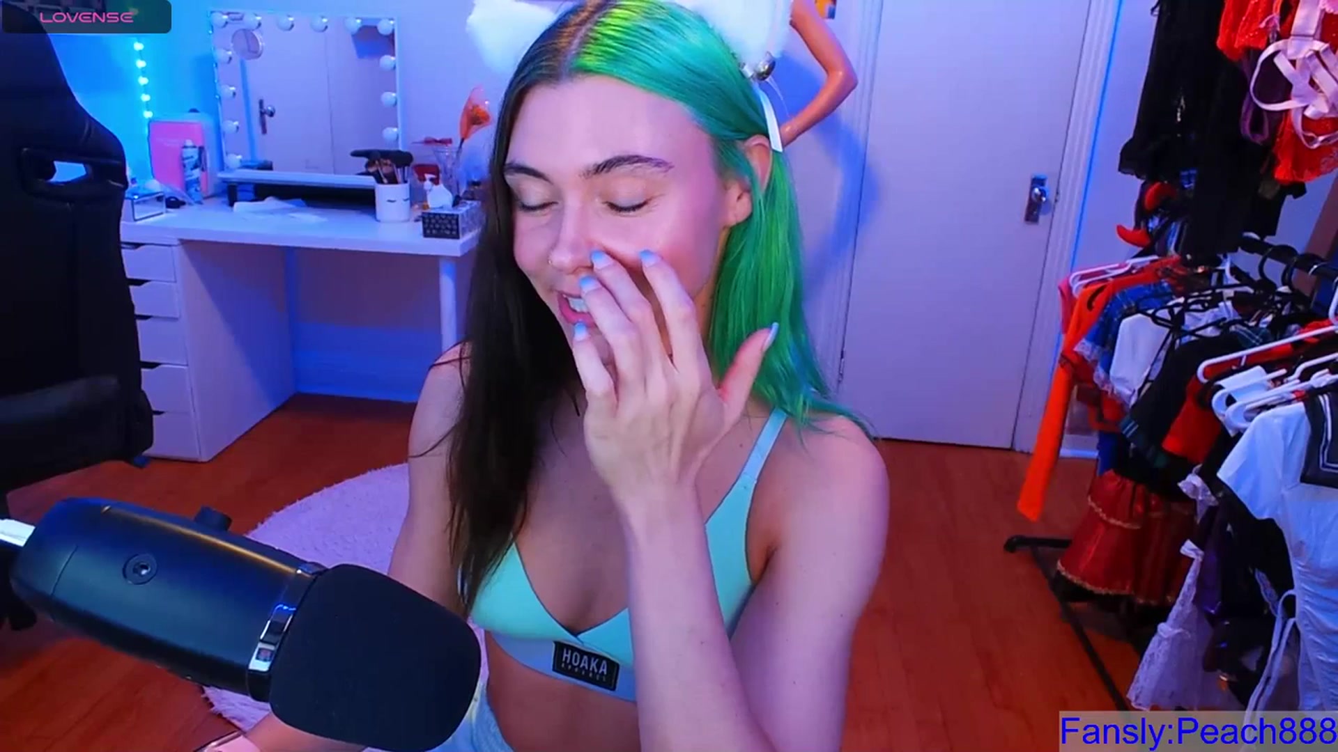 Gallery image thumbnail from Peach888's myfreecams stream on, 08/20/2023, 02:20 image 11 of 20