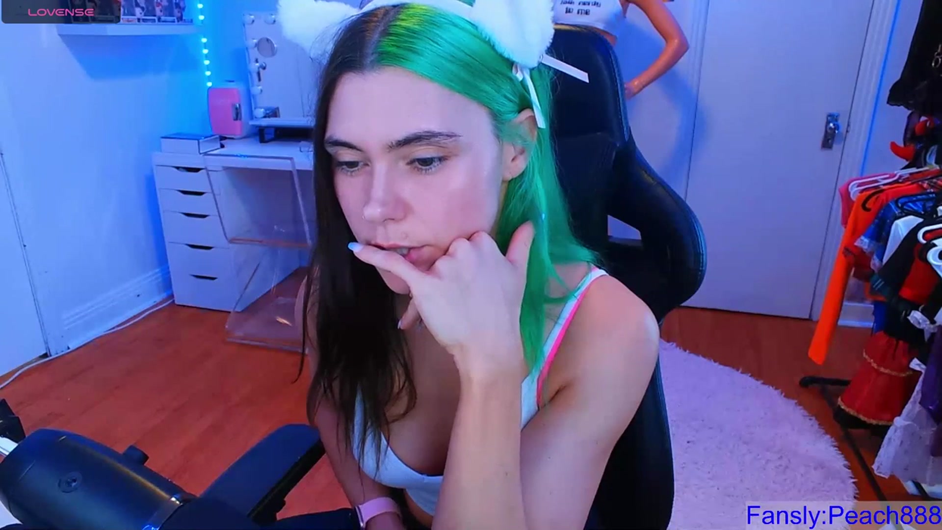 Gallery image thumbnail from Peach888's myfreecams stream on, 08/21/2023, 19:59 image 13 of 20