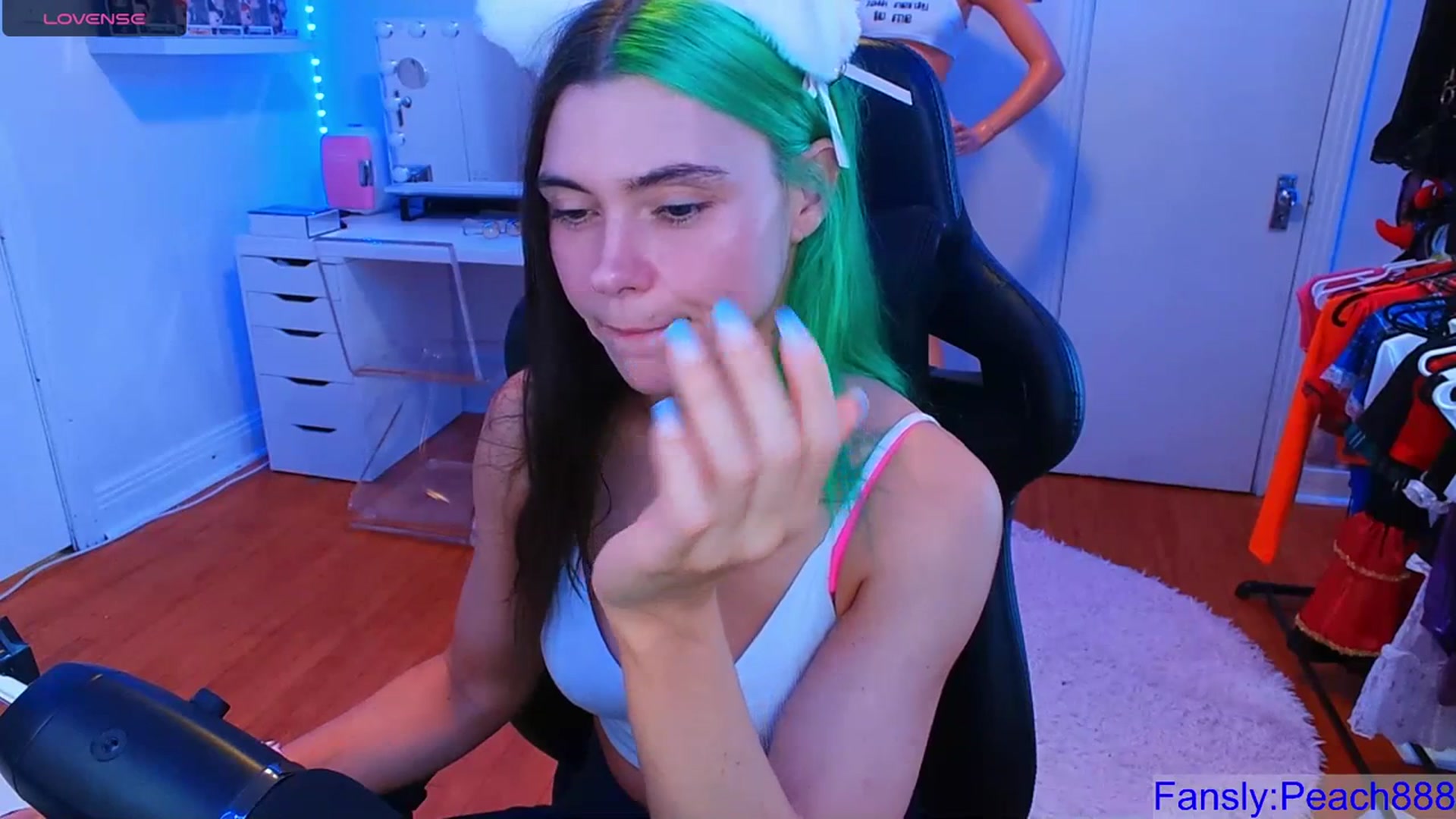 Gallery image thumbnail from Peach888's myfreecams stream on, 08/21/2023, 19:59 image 8 of 20