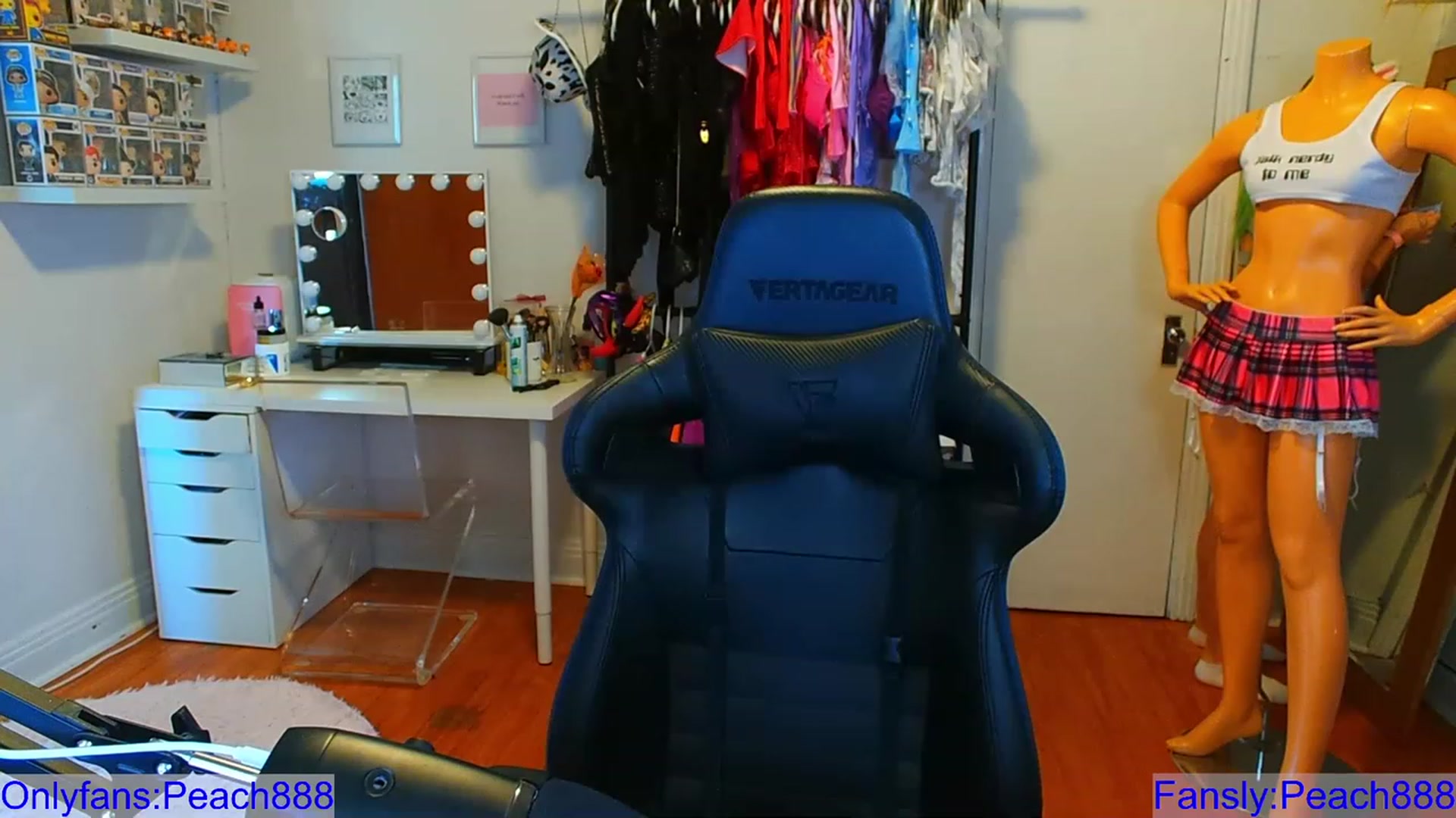 Gallery image thumbnail from Peach888's myfreecams stream on, 08/23/2023, 20:06 image 13 of 20