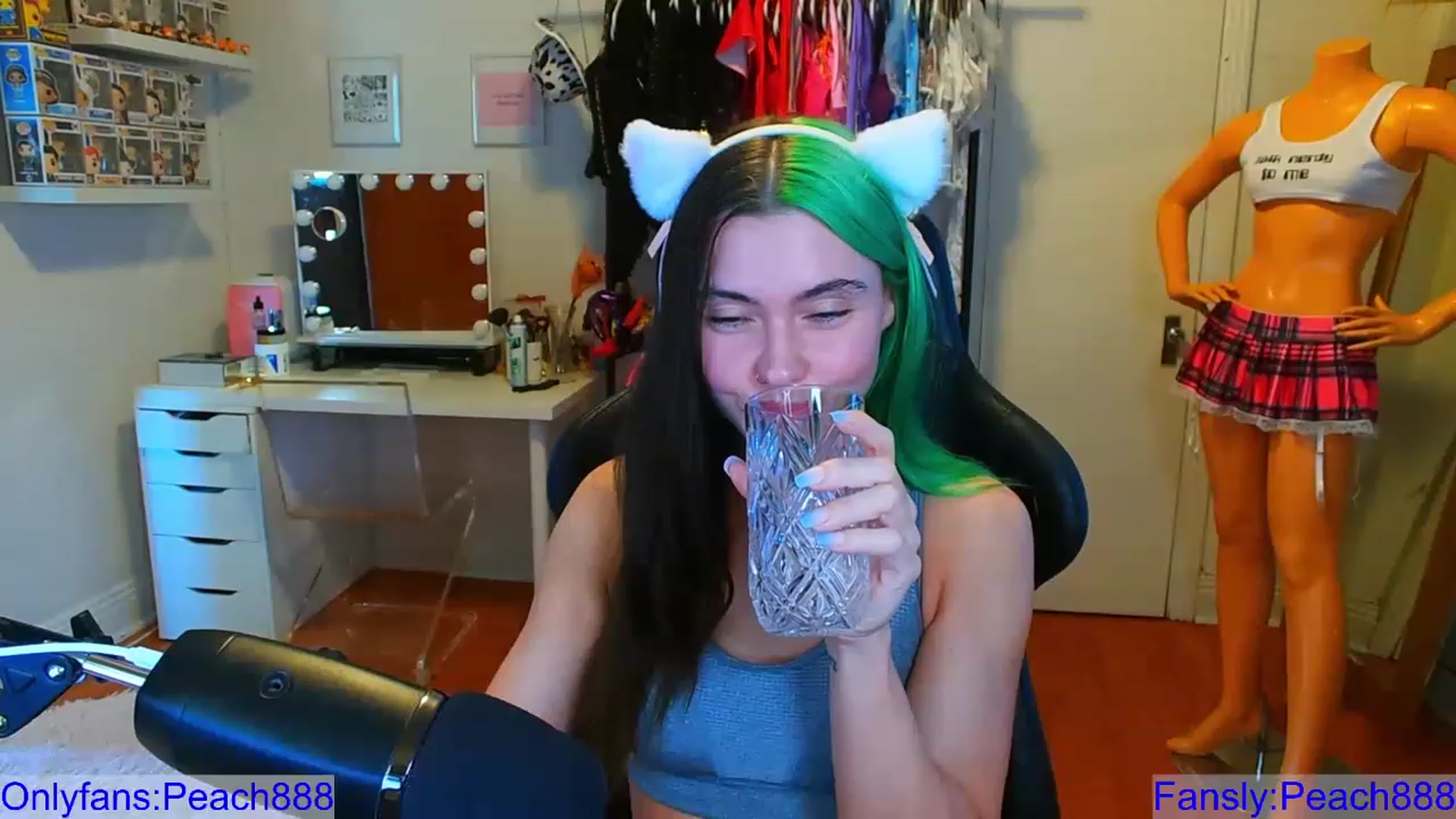 Gallery image thumbnail from Peach888's myfreecams stream on, 08/23/2023, 20:06 image 14 of 20